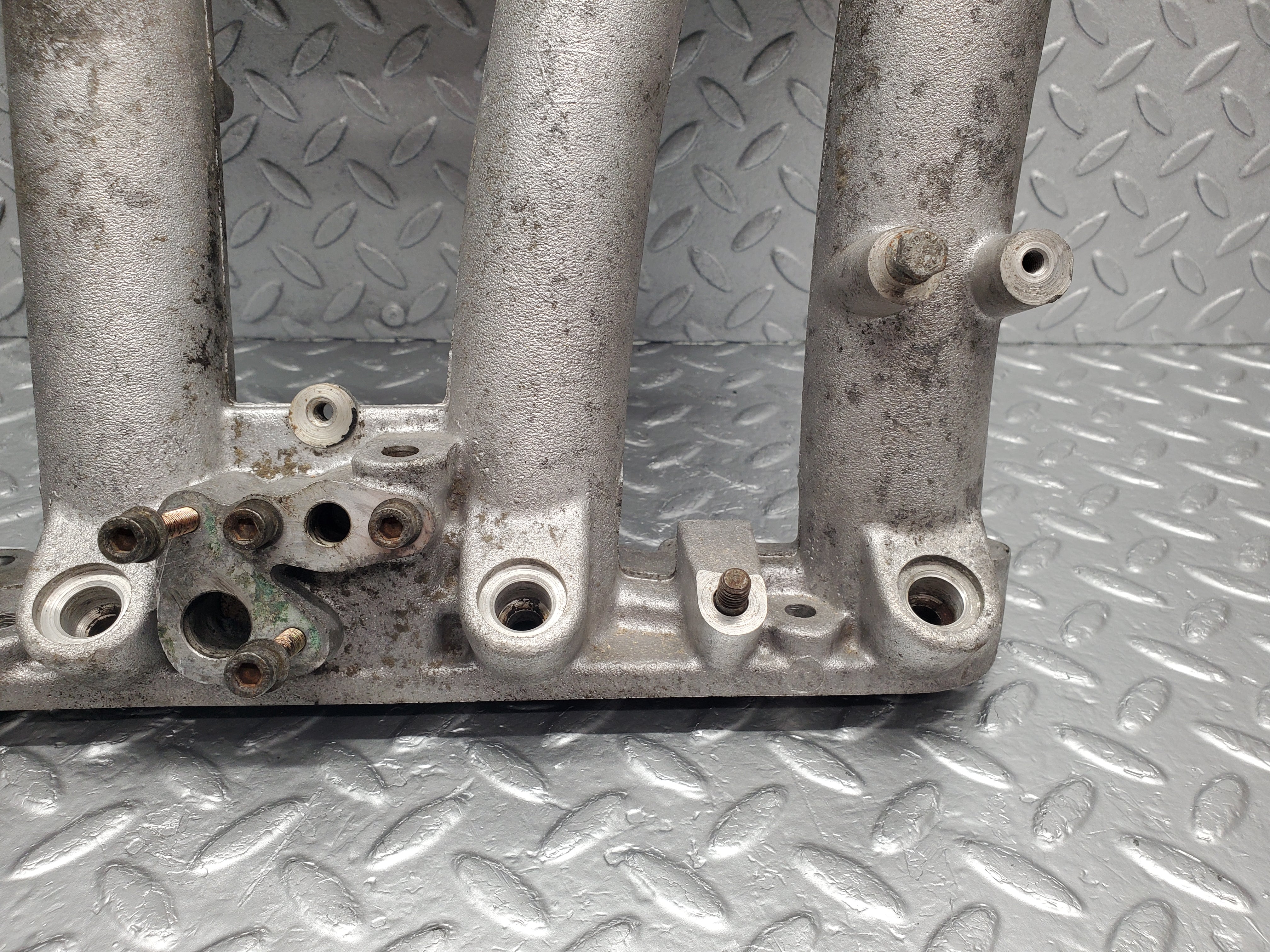 1760 Mercedes-Benz W123 230E Intake Manifold 1021411190