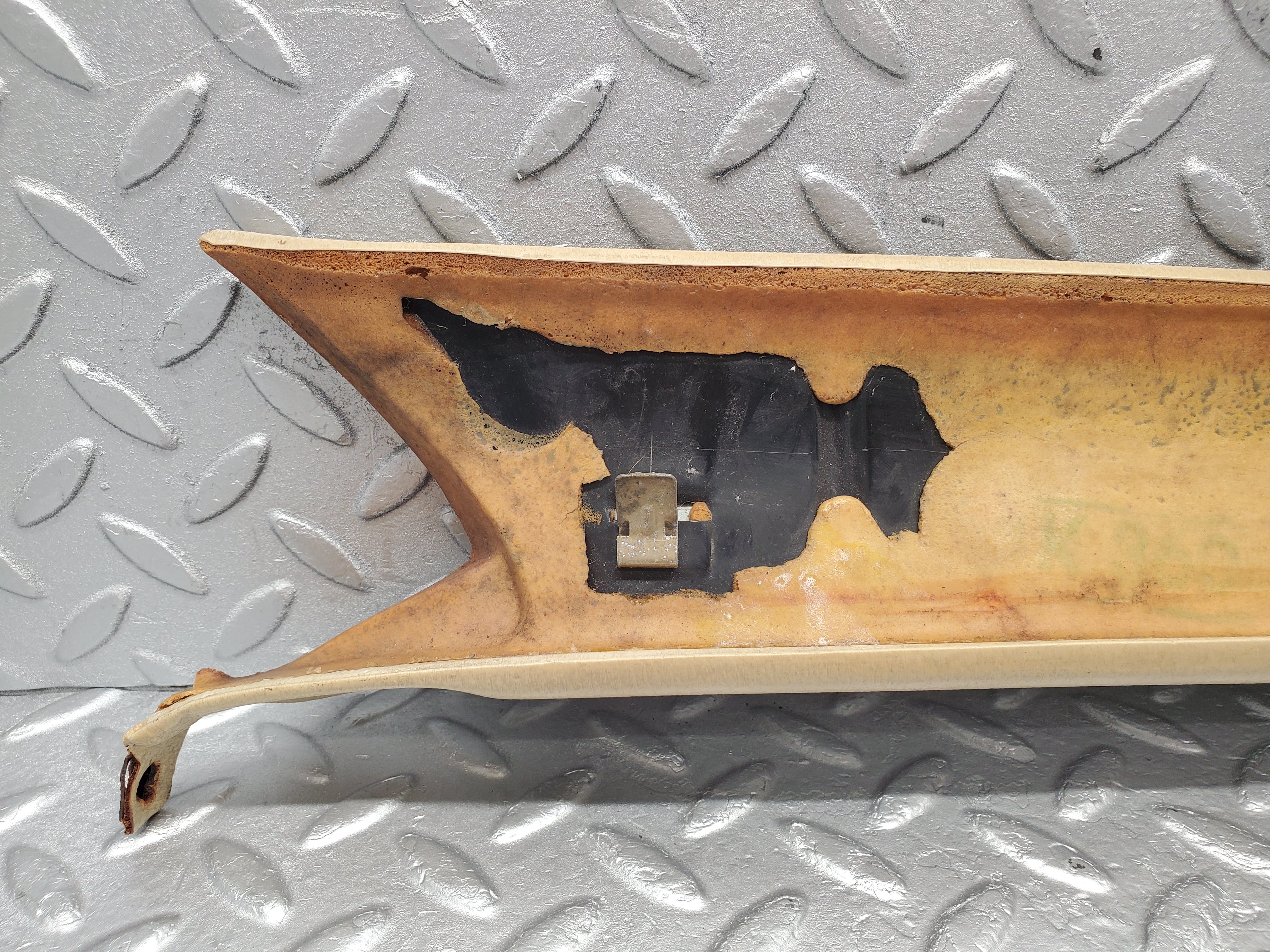 1783 Mercedes-Benz W116 350SE A Pillar Cover Left Side 1166700151