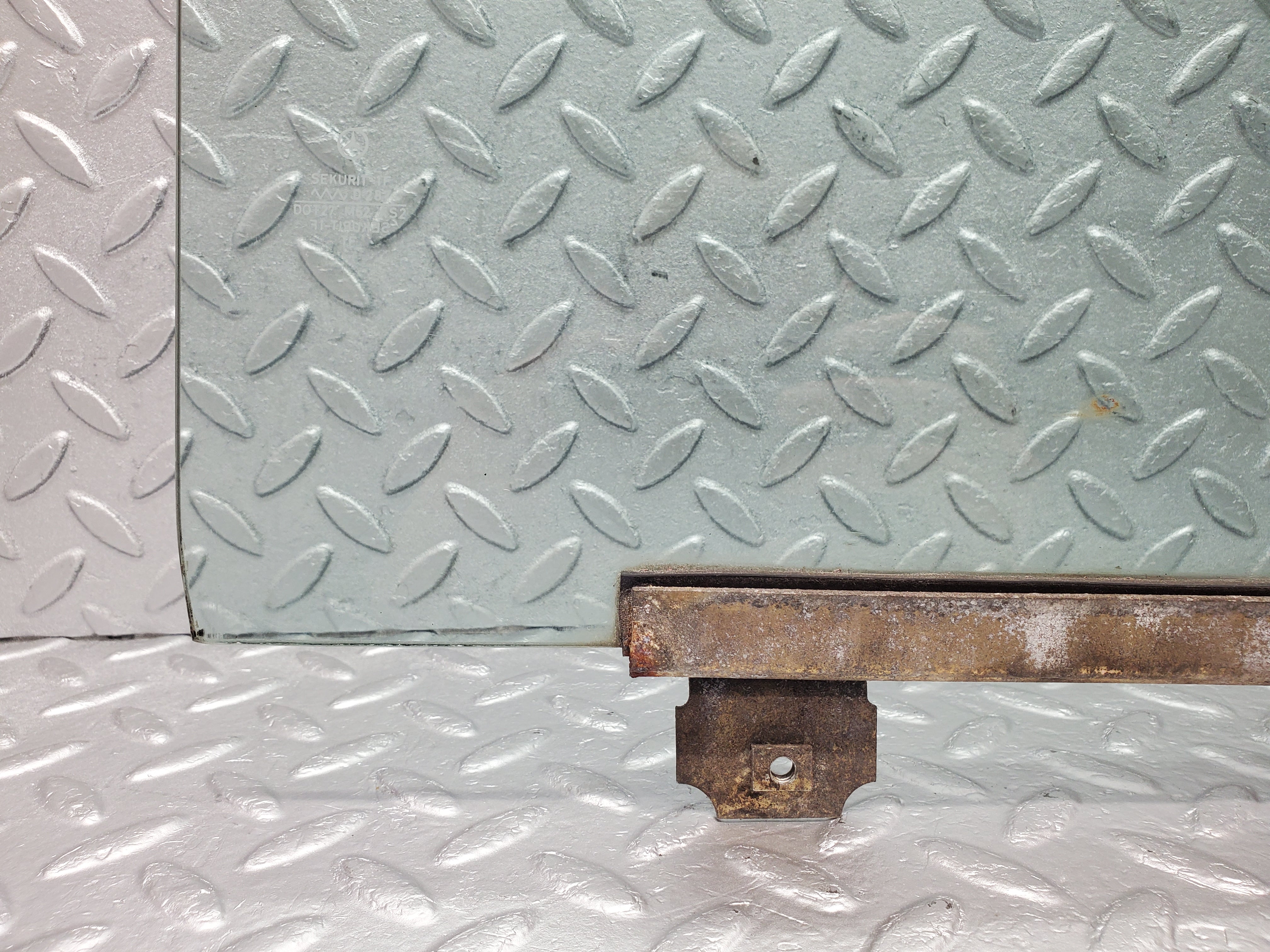 1799 Mercedes-Benz W116 350SE Rear Right Door Window Glass