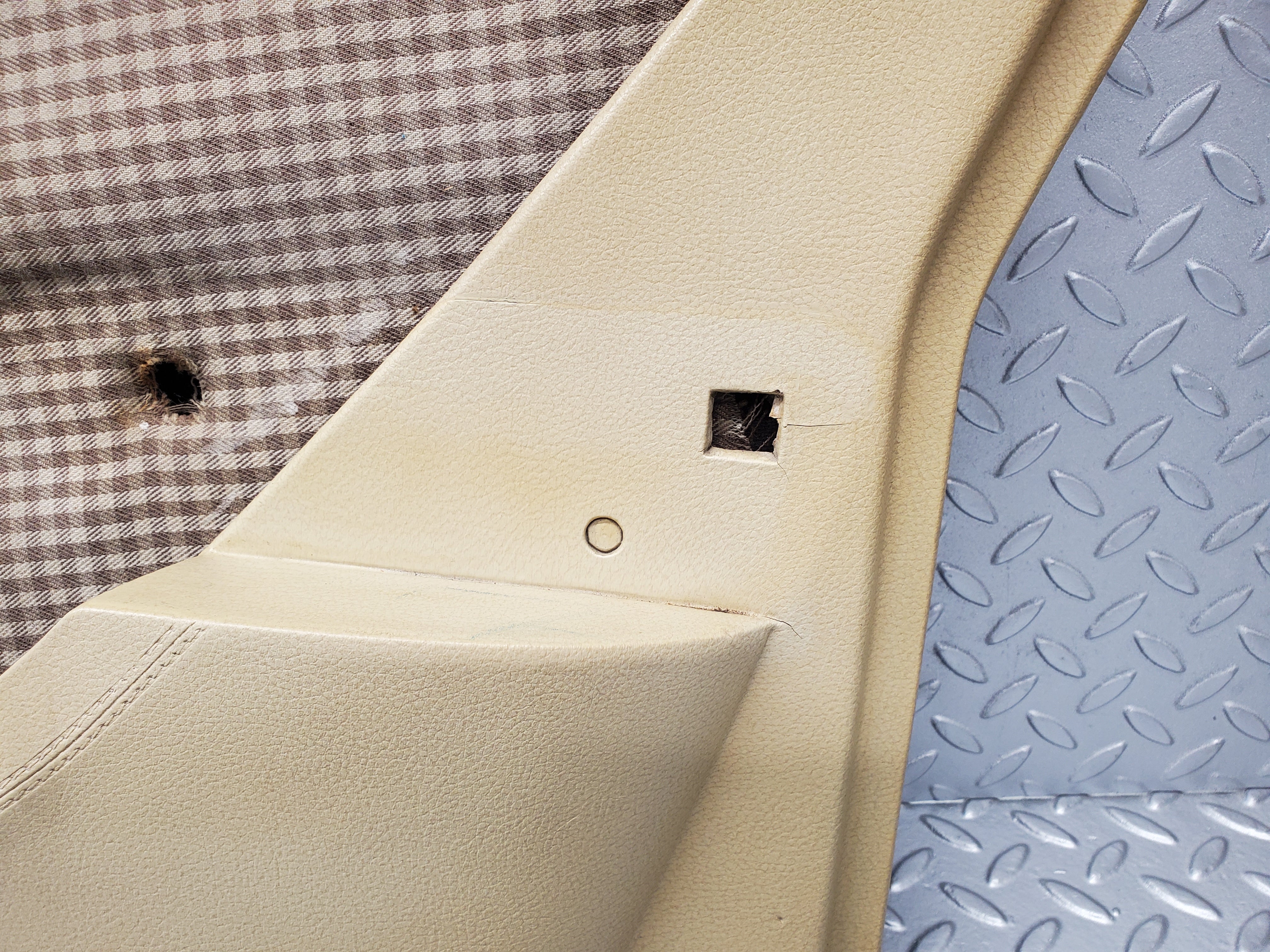 1814 Mercedes-Benz W116 350SE Front Right Door Card Beige