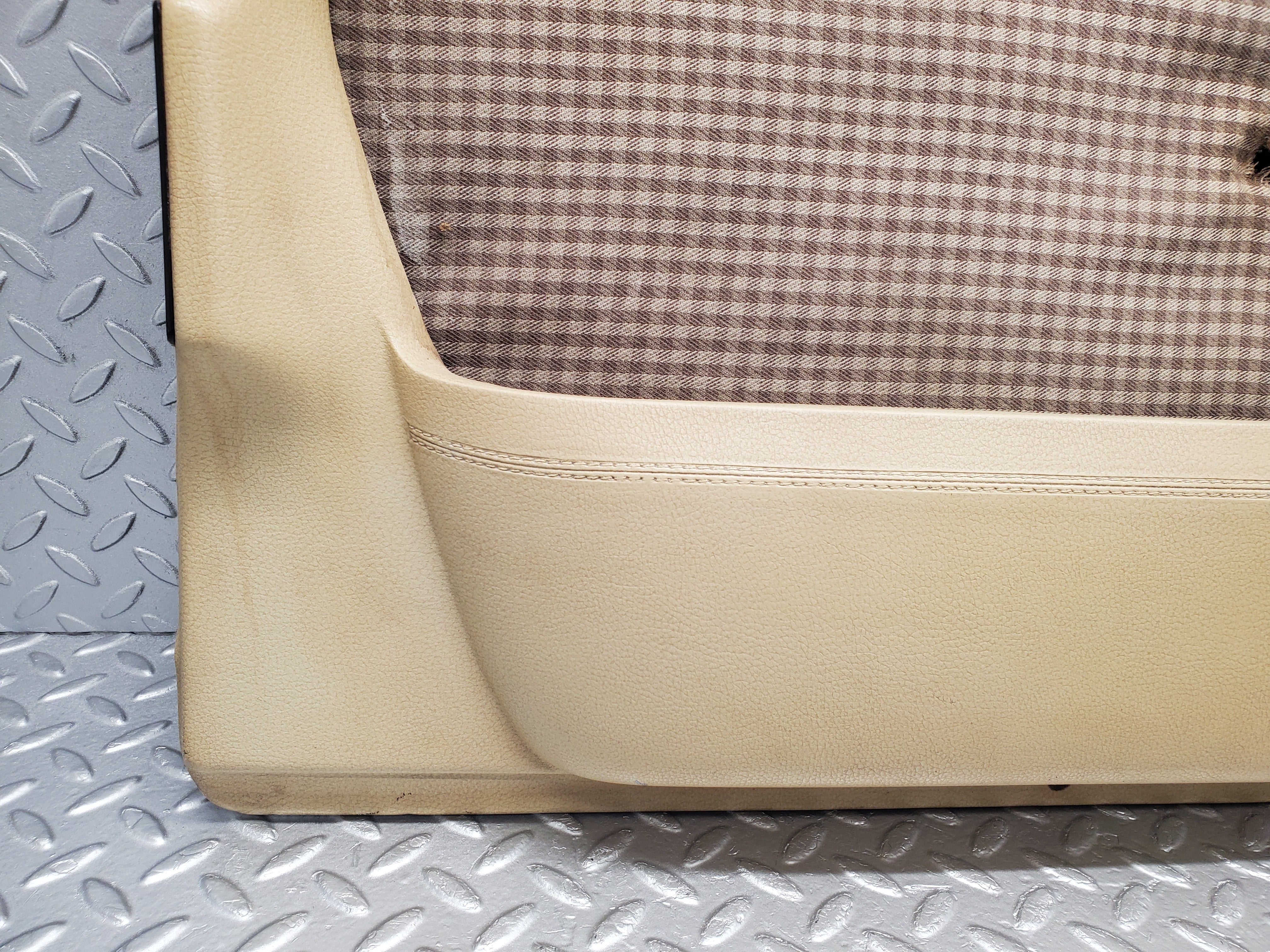 1814 Mercedes-Benz W116 350SE Front Right Door Card Beige