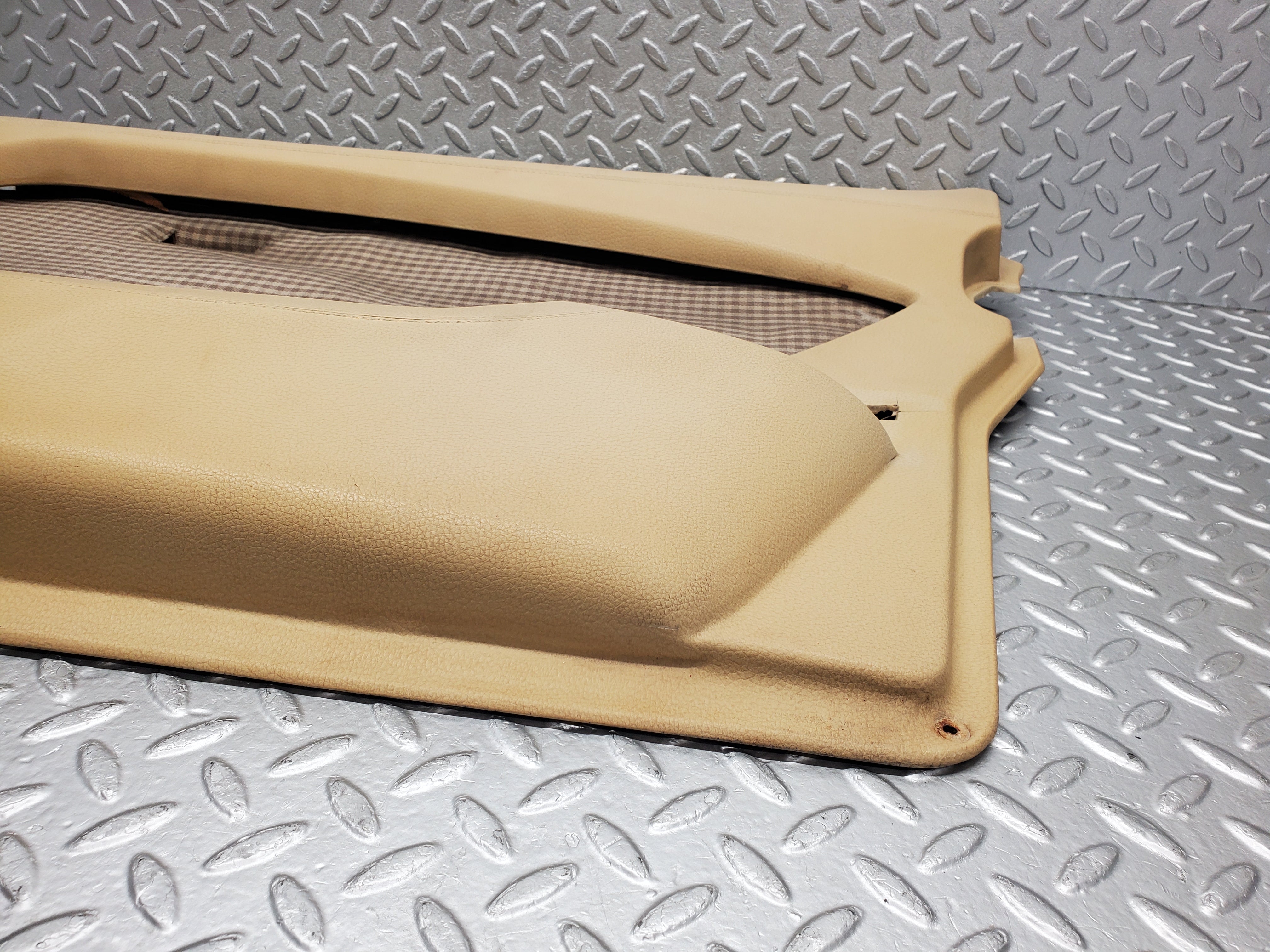 1814 Mercedes-Benz W116 350SE Front Right Door Card Beige