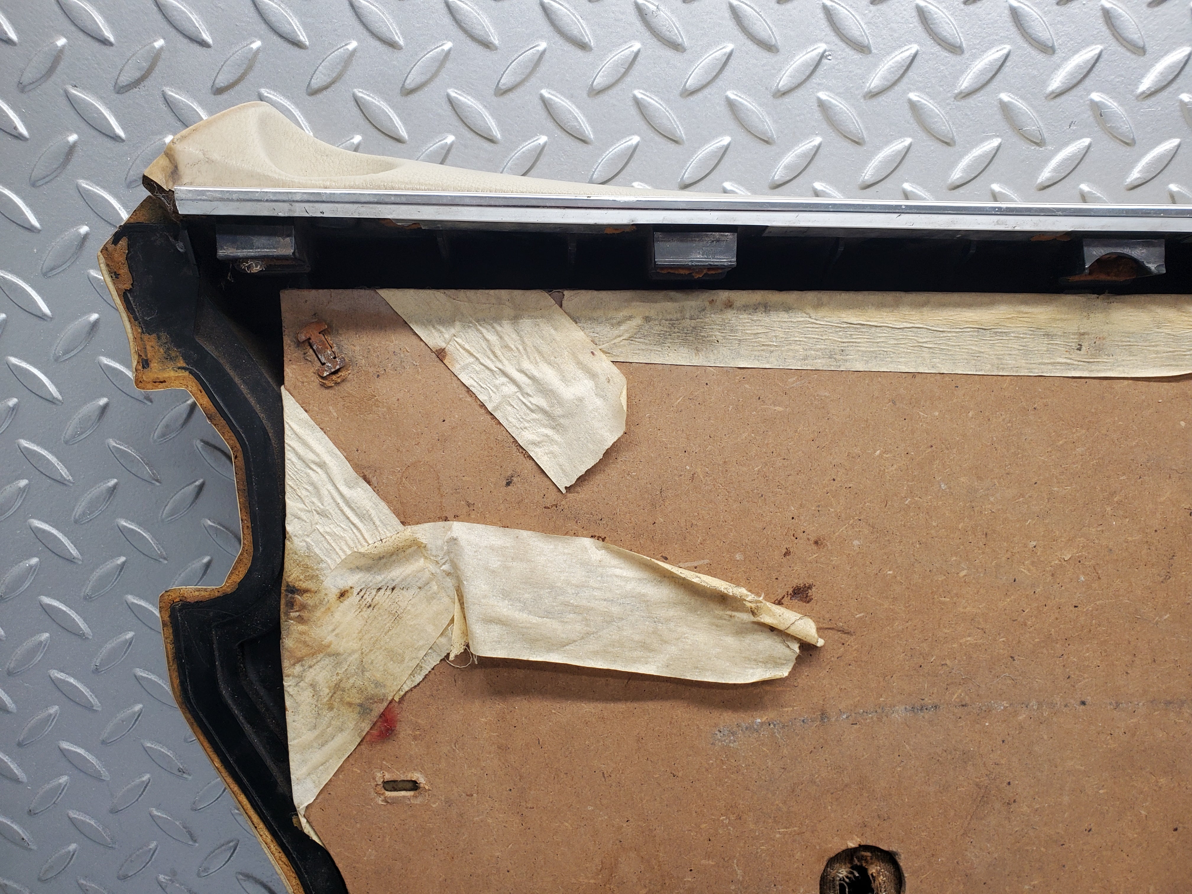 1814 Mercedes-Benz W116 350SE Front Right Door Card Beige