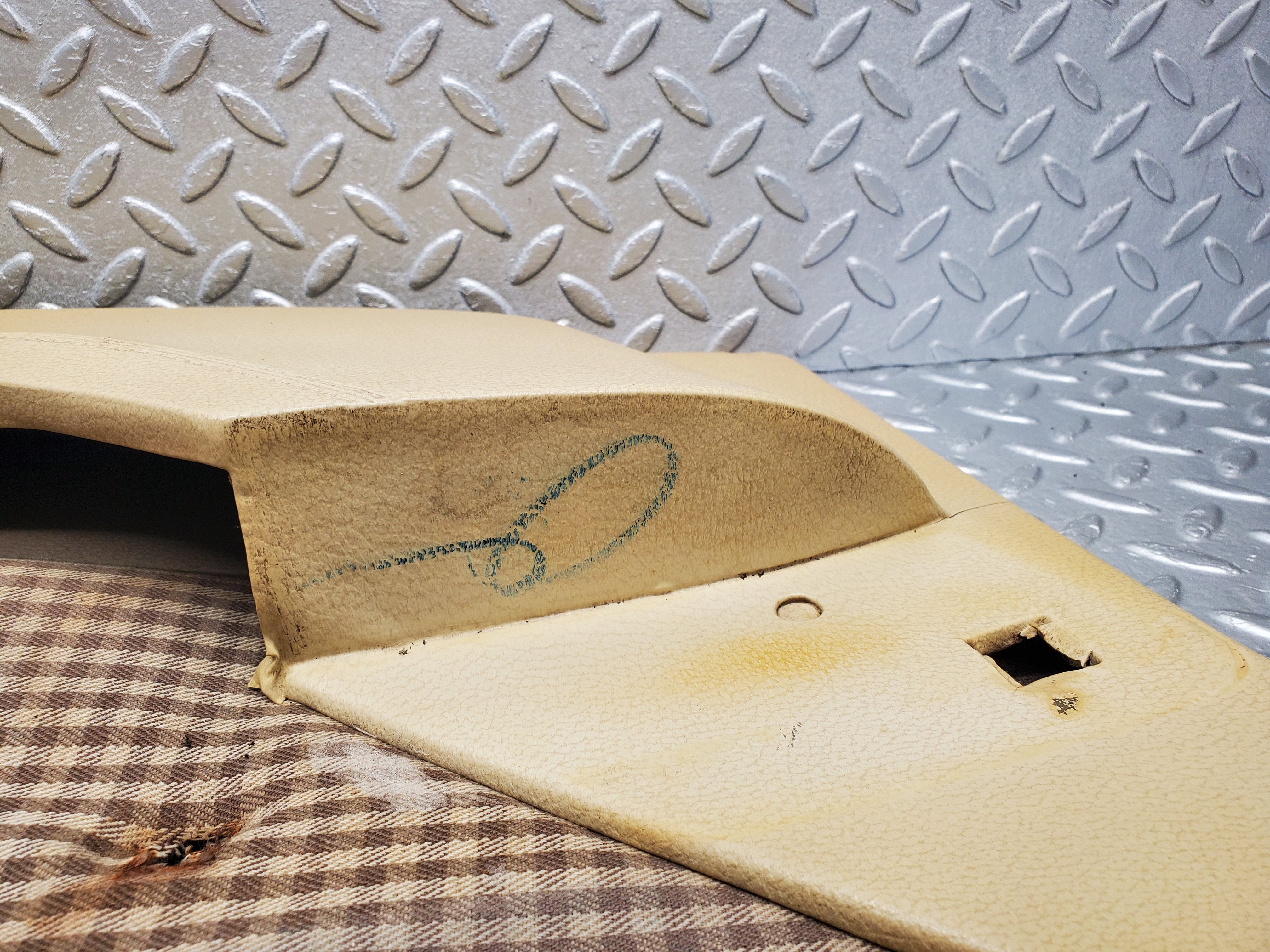 1816 Mercedes-Benz W116 350SE Front Left Door Card Beige