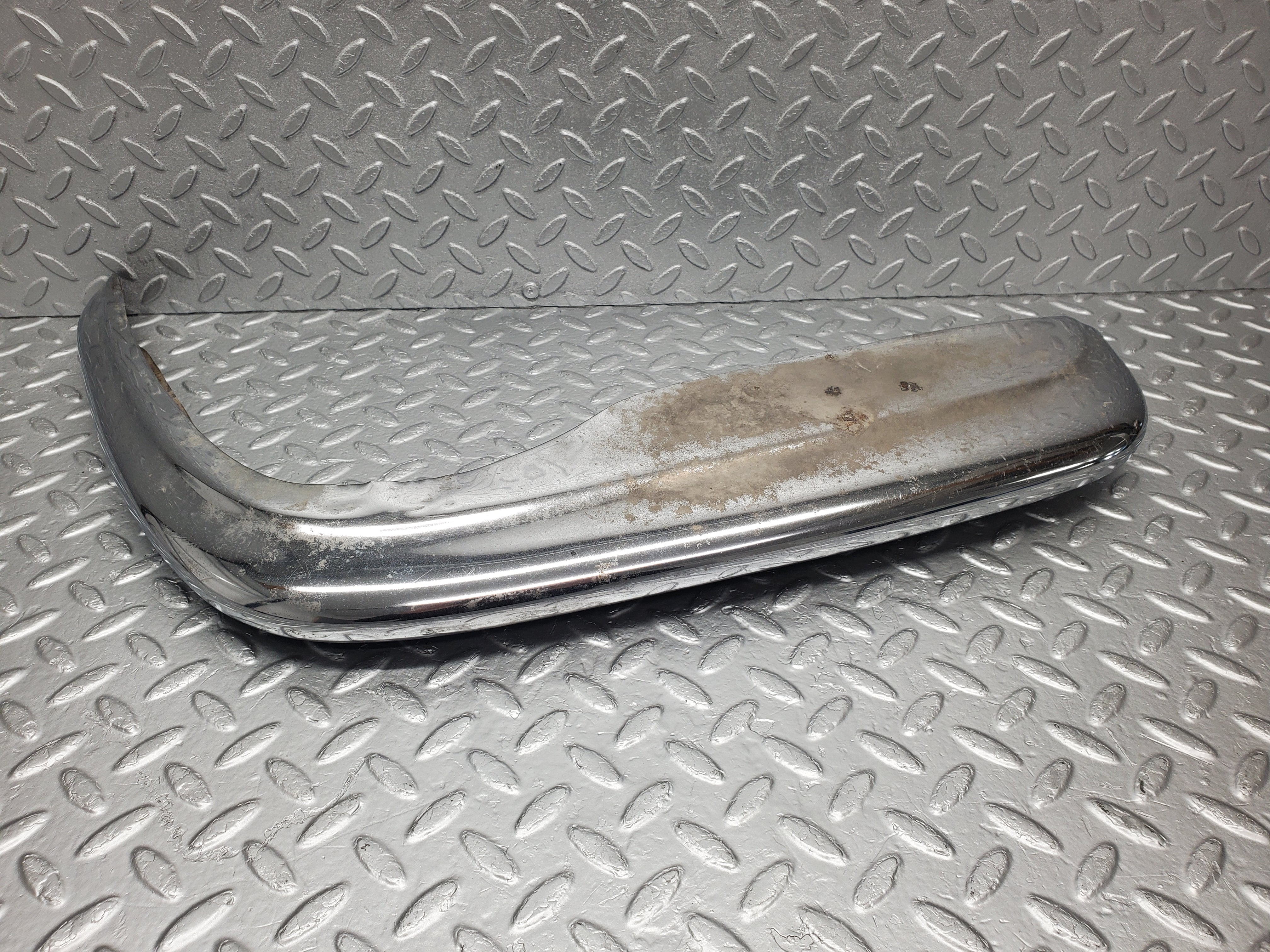 1825 Mercedes-Benz W108 280SE Front Right Upper Bumper Corner
