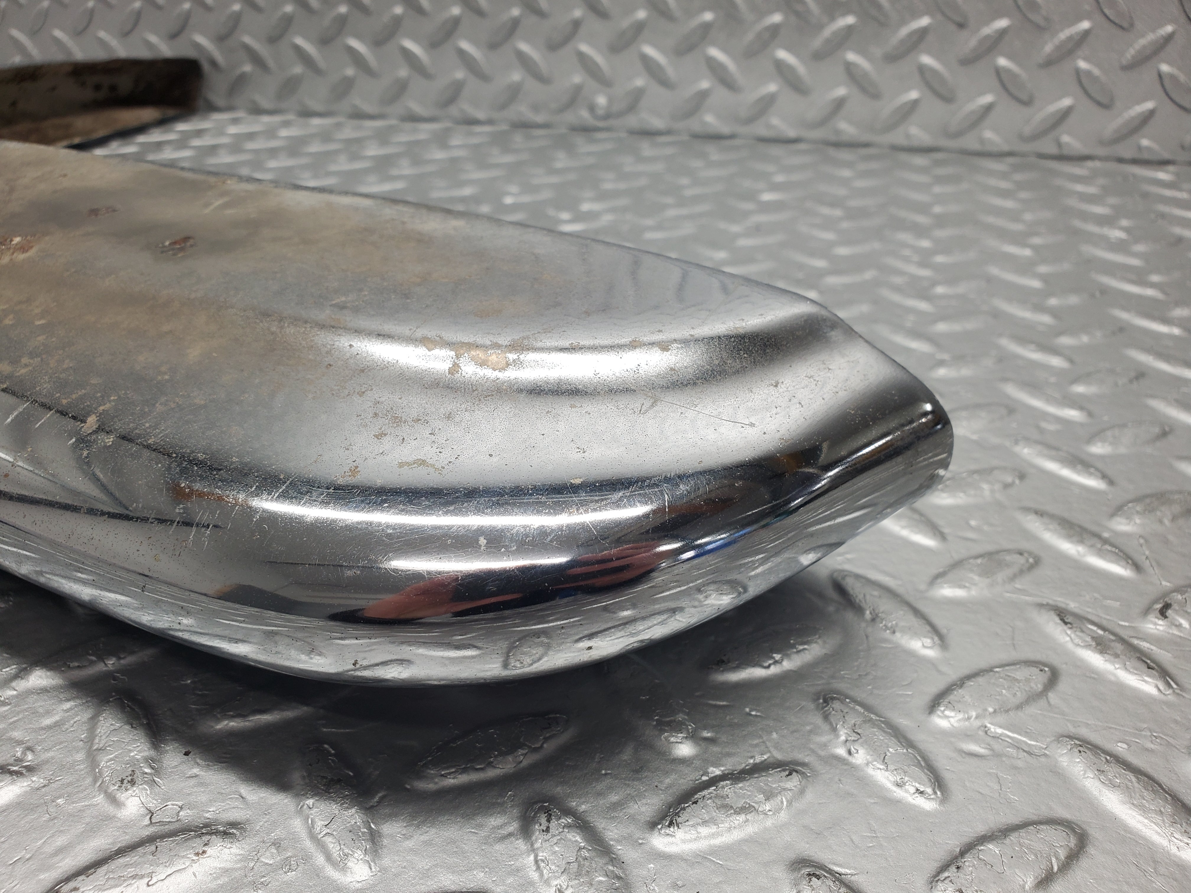 1825 Mercedes-Benz W108 280SE Front Right Upper Bumper Corner