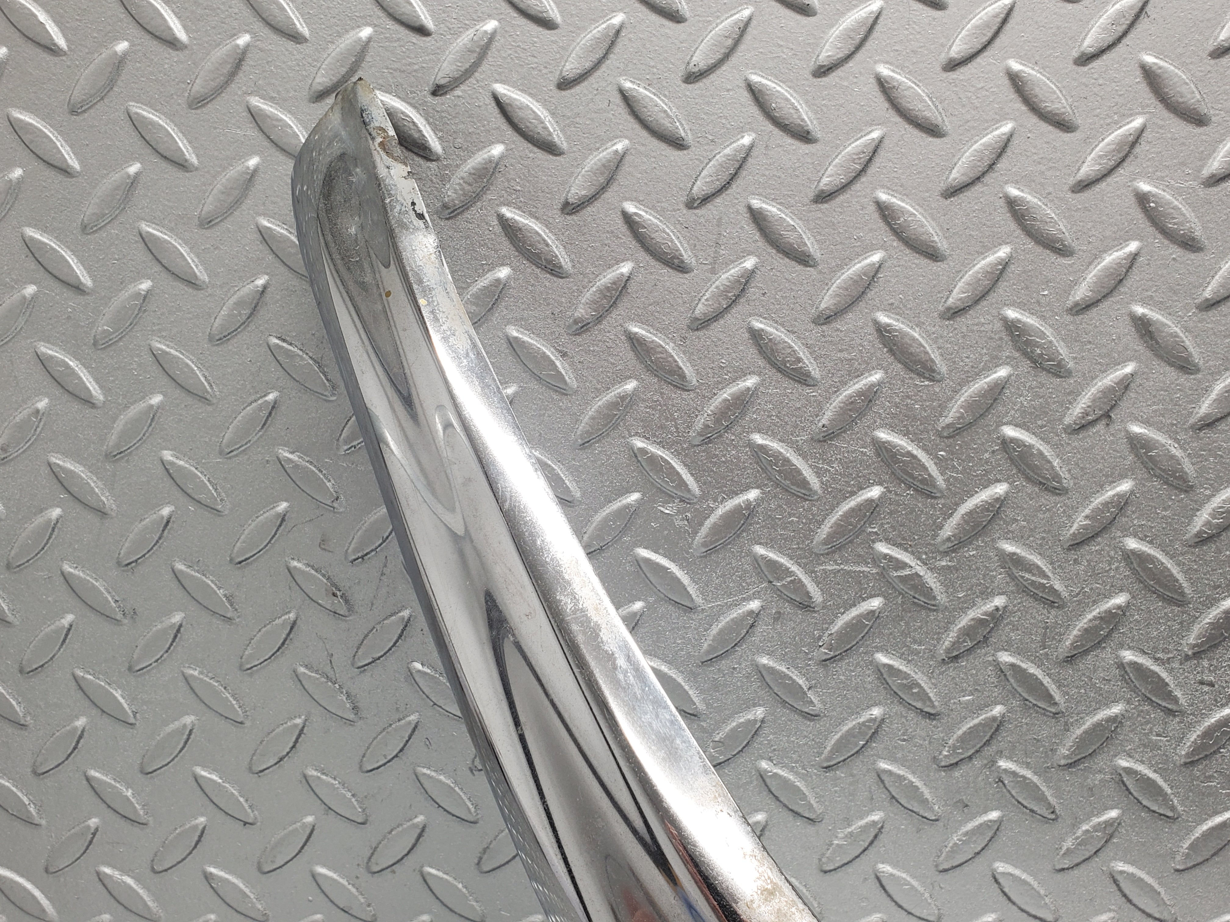 1825 Mercedes-Benz W108 280SE Front Right Upper Bumper Corner