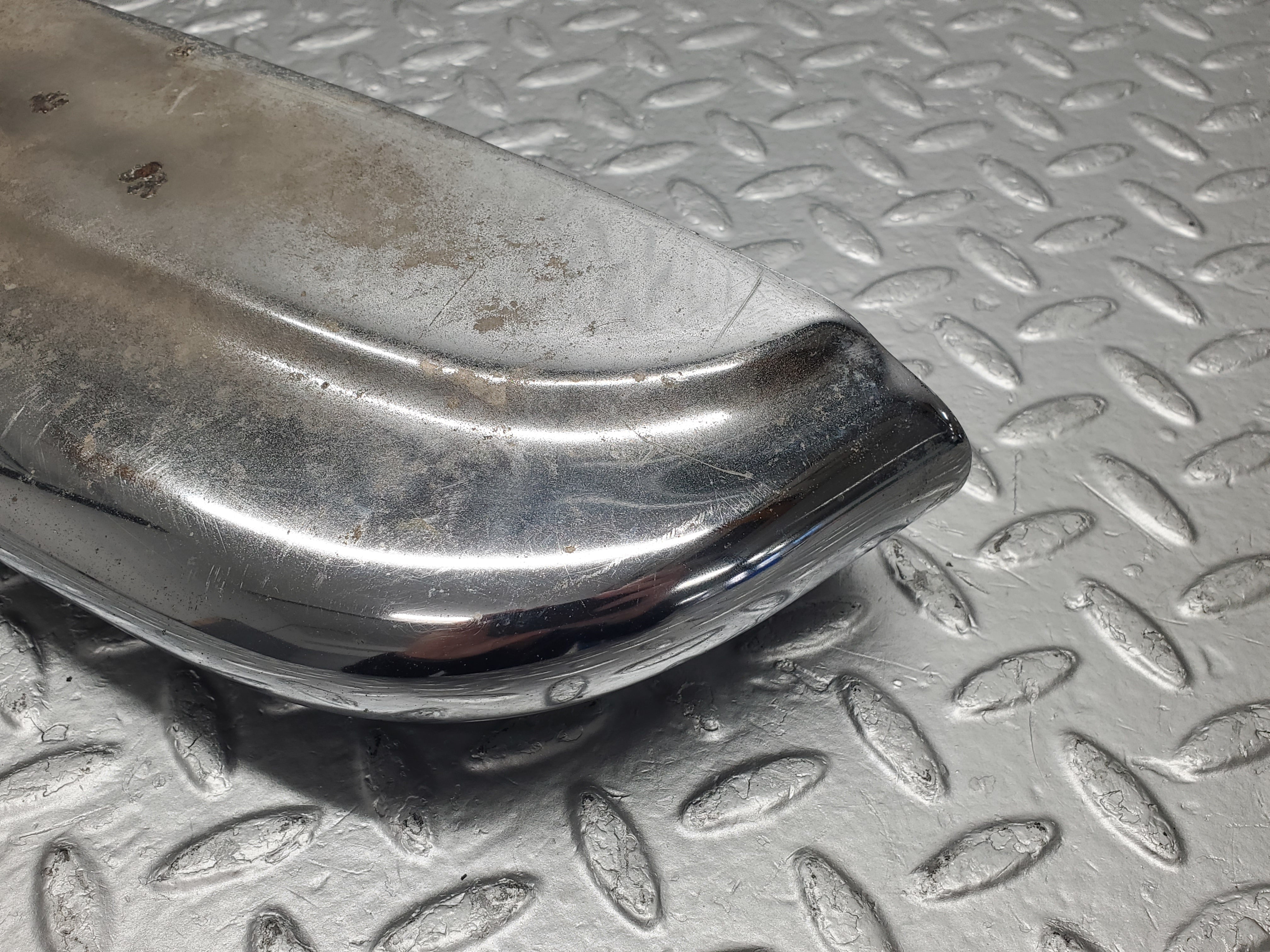 1825 Mercedes-Benz W108 280SE Front Right Upper Bumper Corner