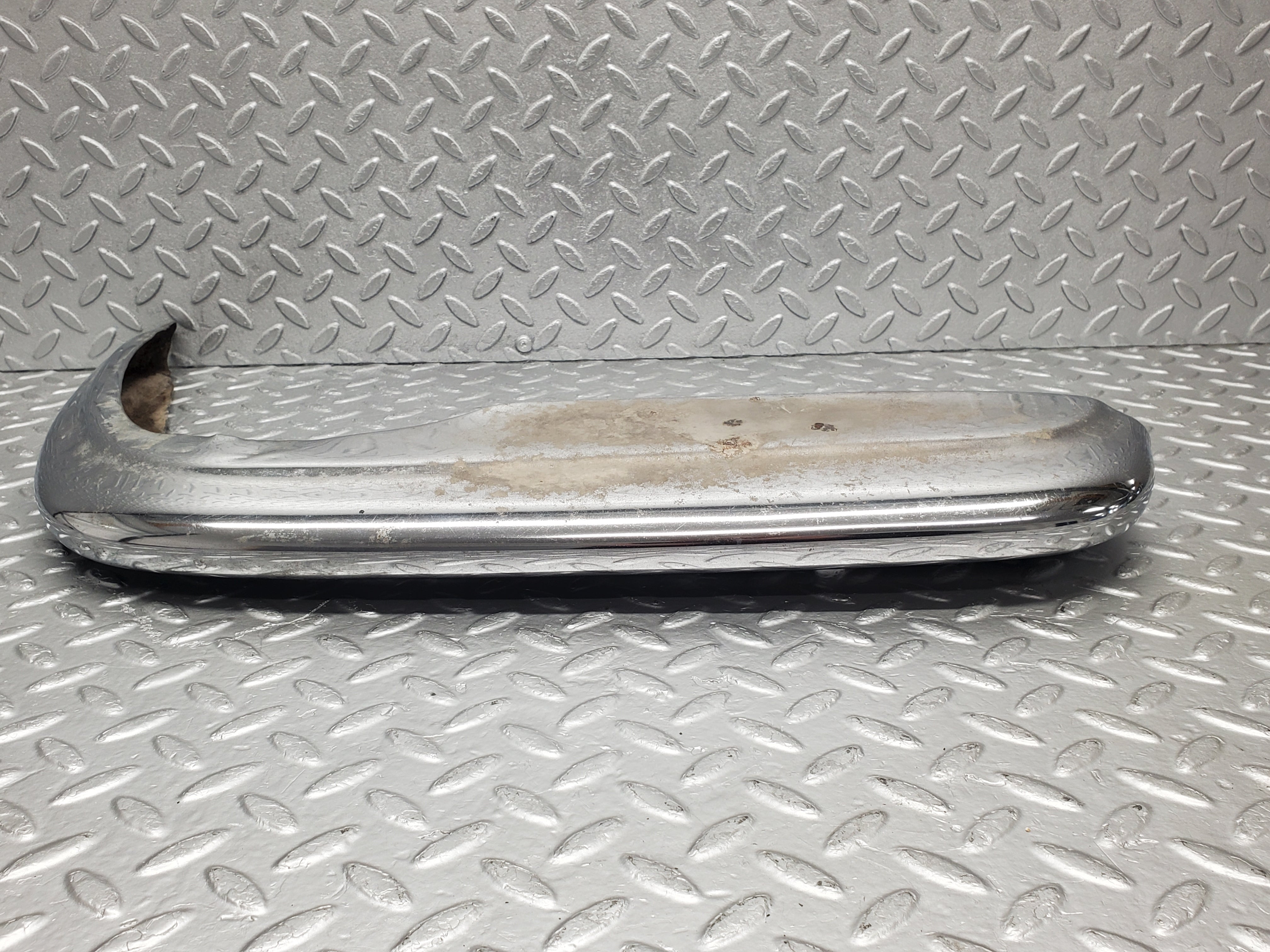 1825 Mercedes-Benz W108 280SE Front Right Upper Bumper Corner