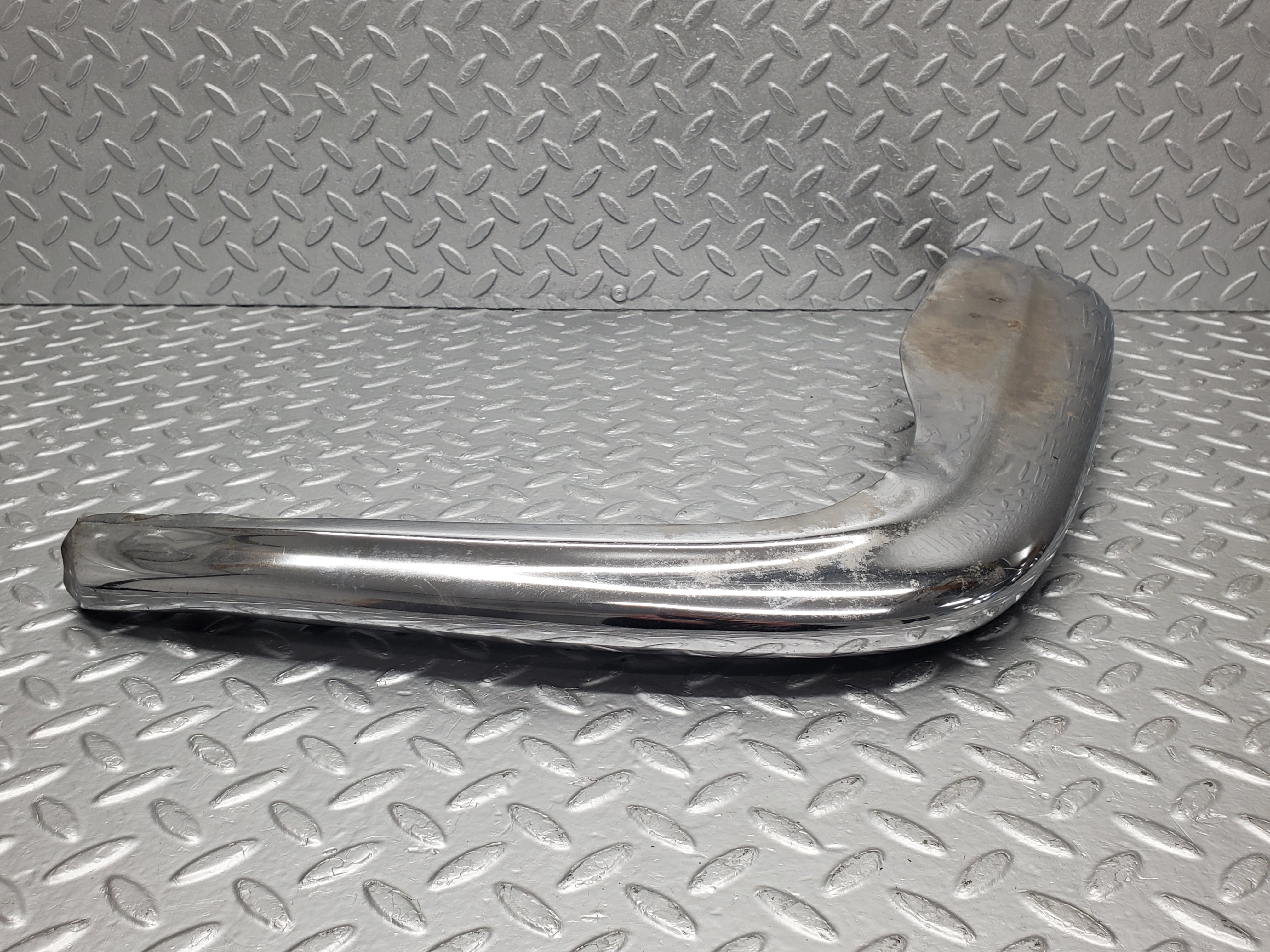 1825 Mercedes-Benz W108 280SE Front Right Upper Bumper Corner