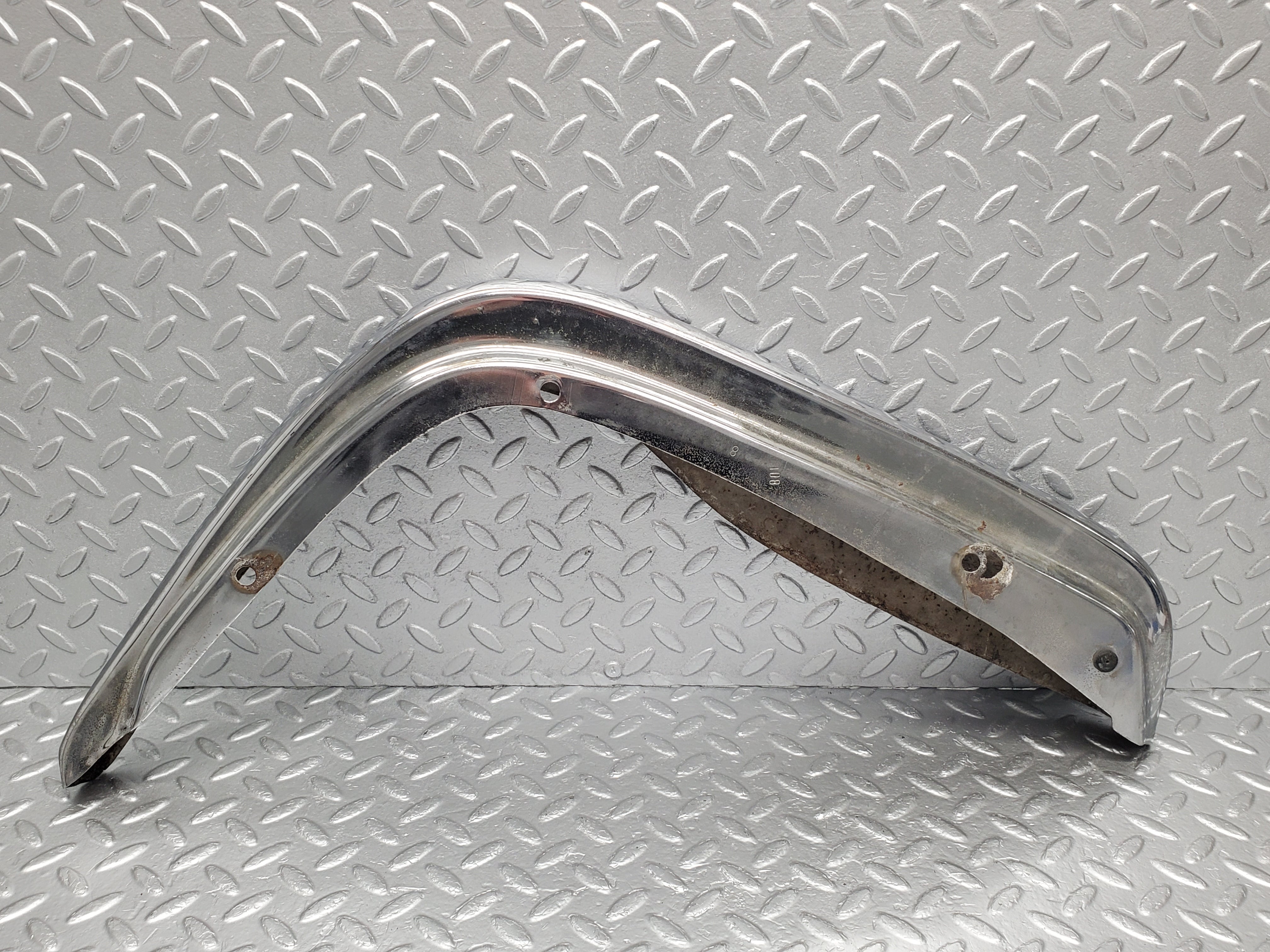 1825 Mercedes-Benz W108 280SE Front Right Upper Bumper Corner