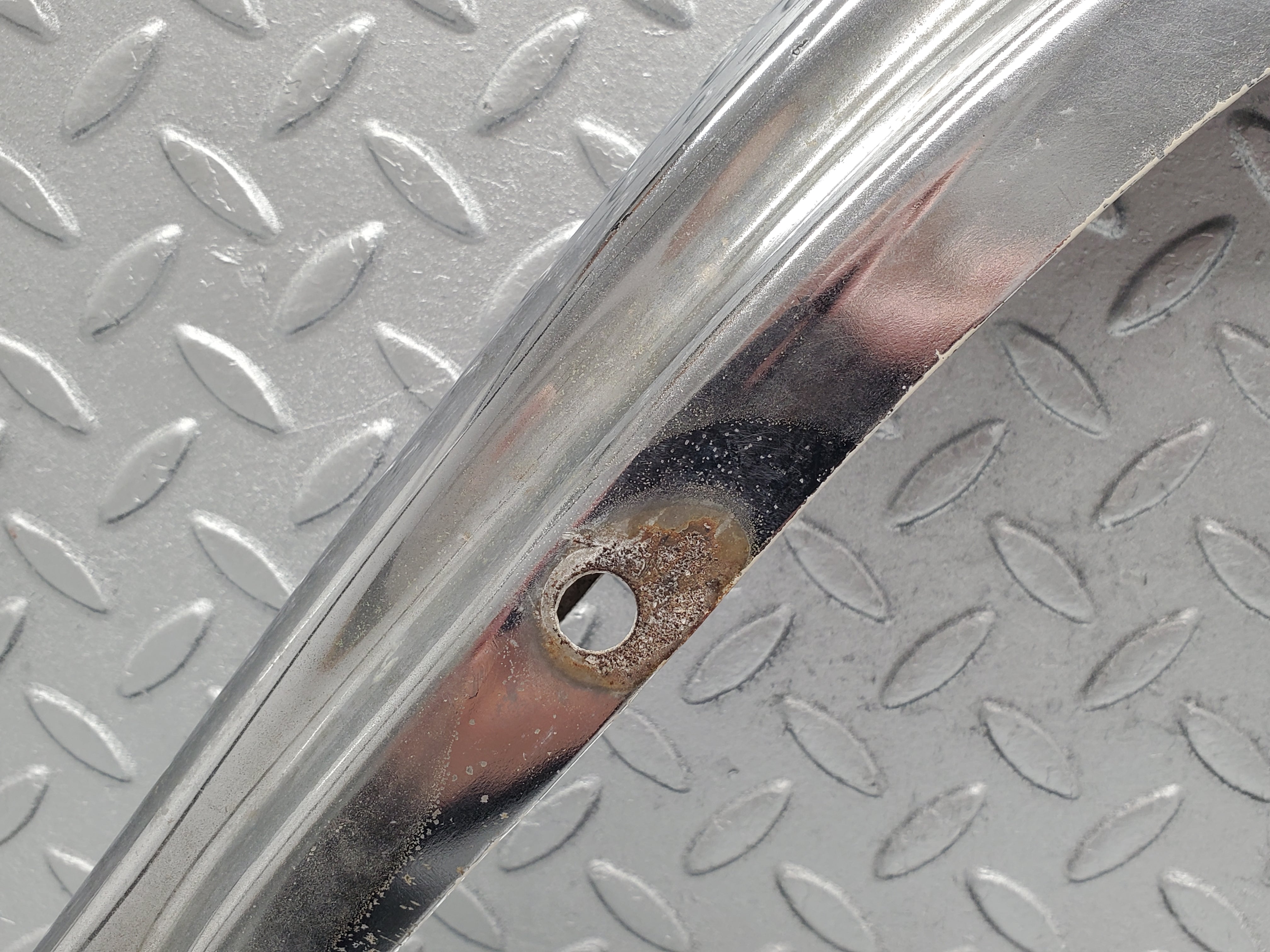 1825 Mercedes-Benz W108 280SE Front Right Upper Bumper Corner