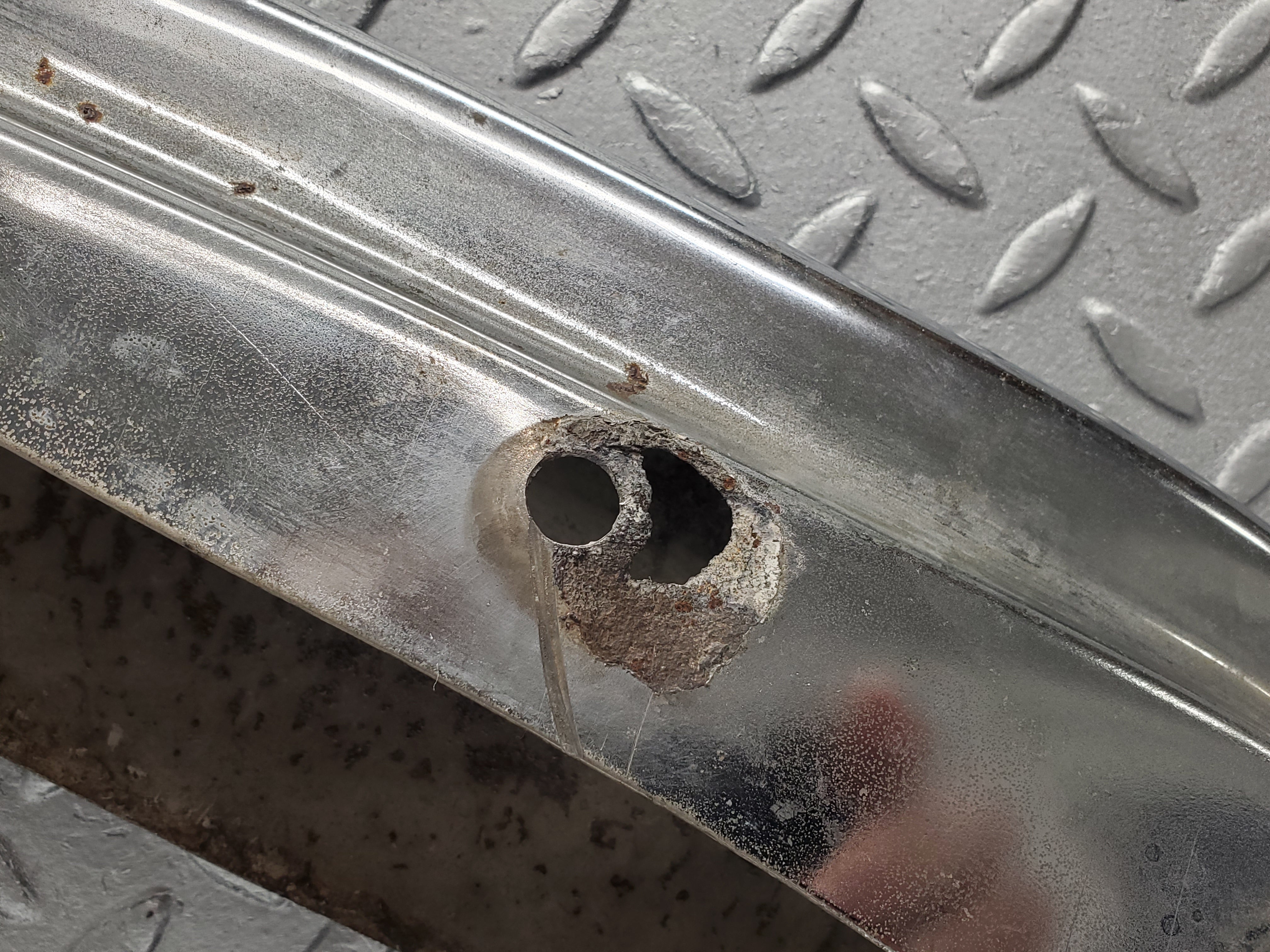 1825 Mercedes-Benz W108 280SE Front Right Upper Bumper Corner