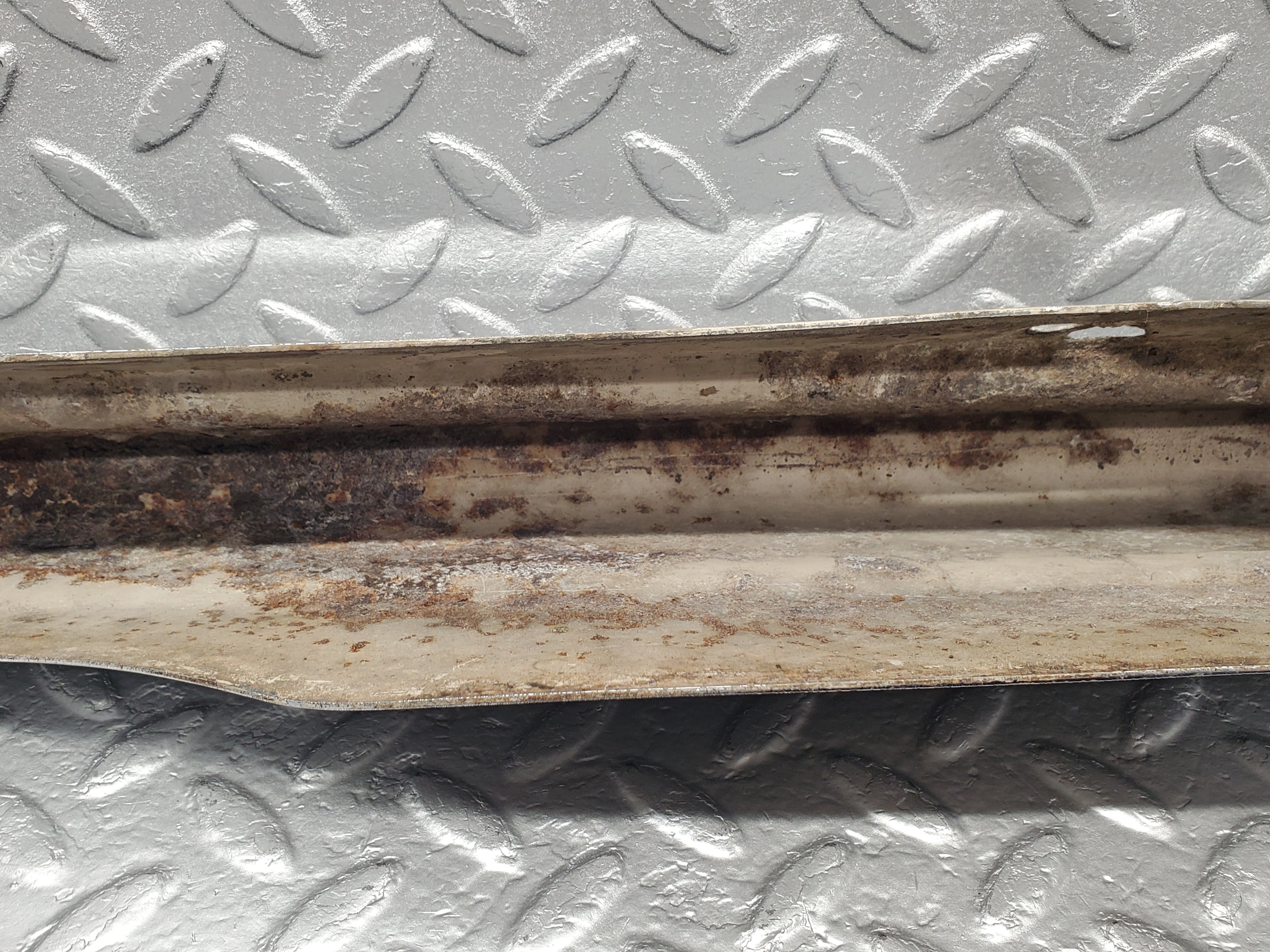 1825 Mercedes-Benz W108 280SE Front Right Upper Bumper Corner