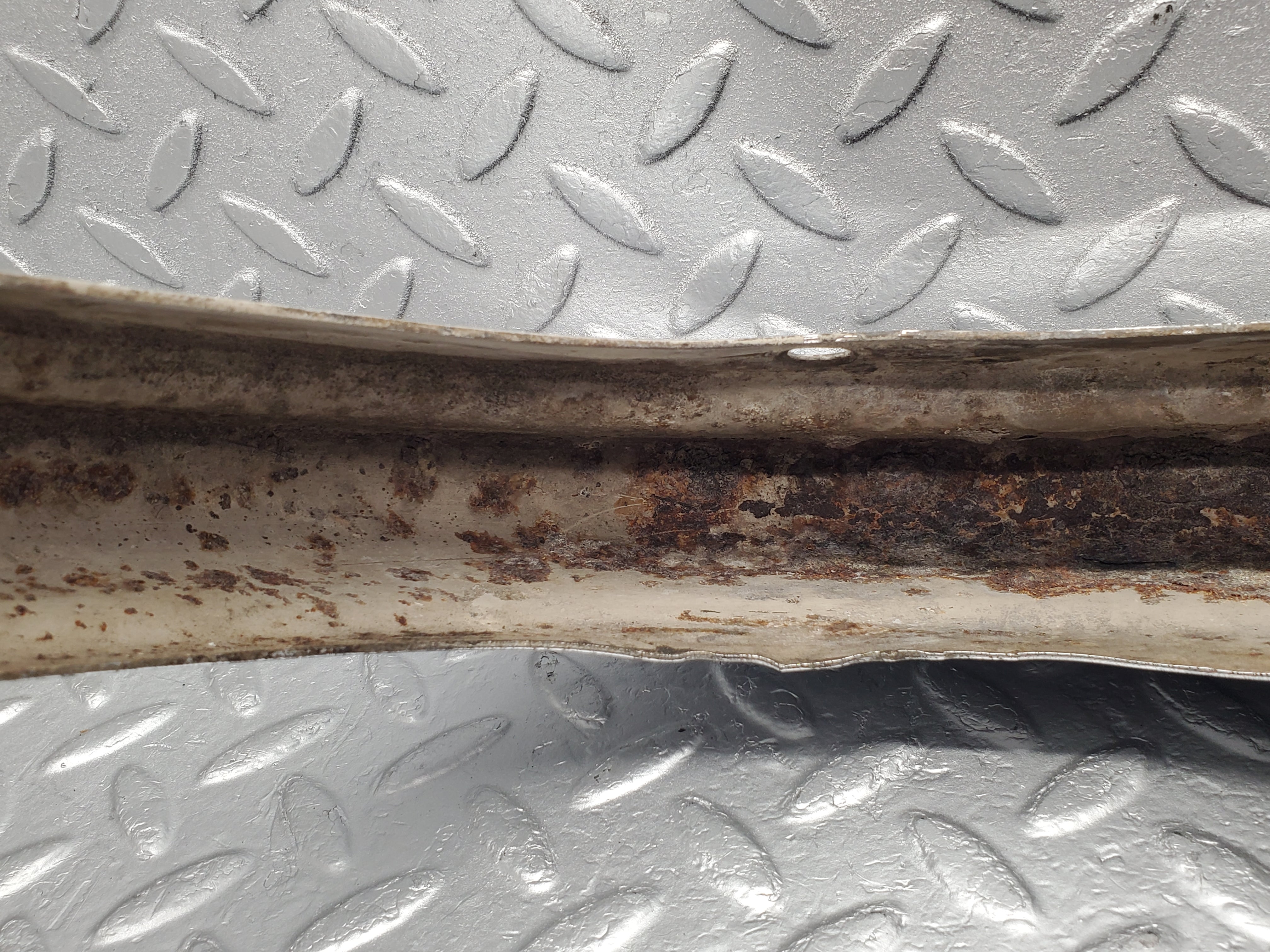 1825 Mercedes-Benz W108 280SE Front Right Upper Bumper Corner