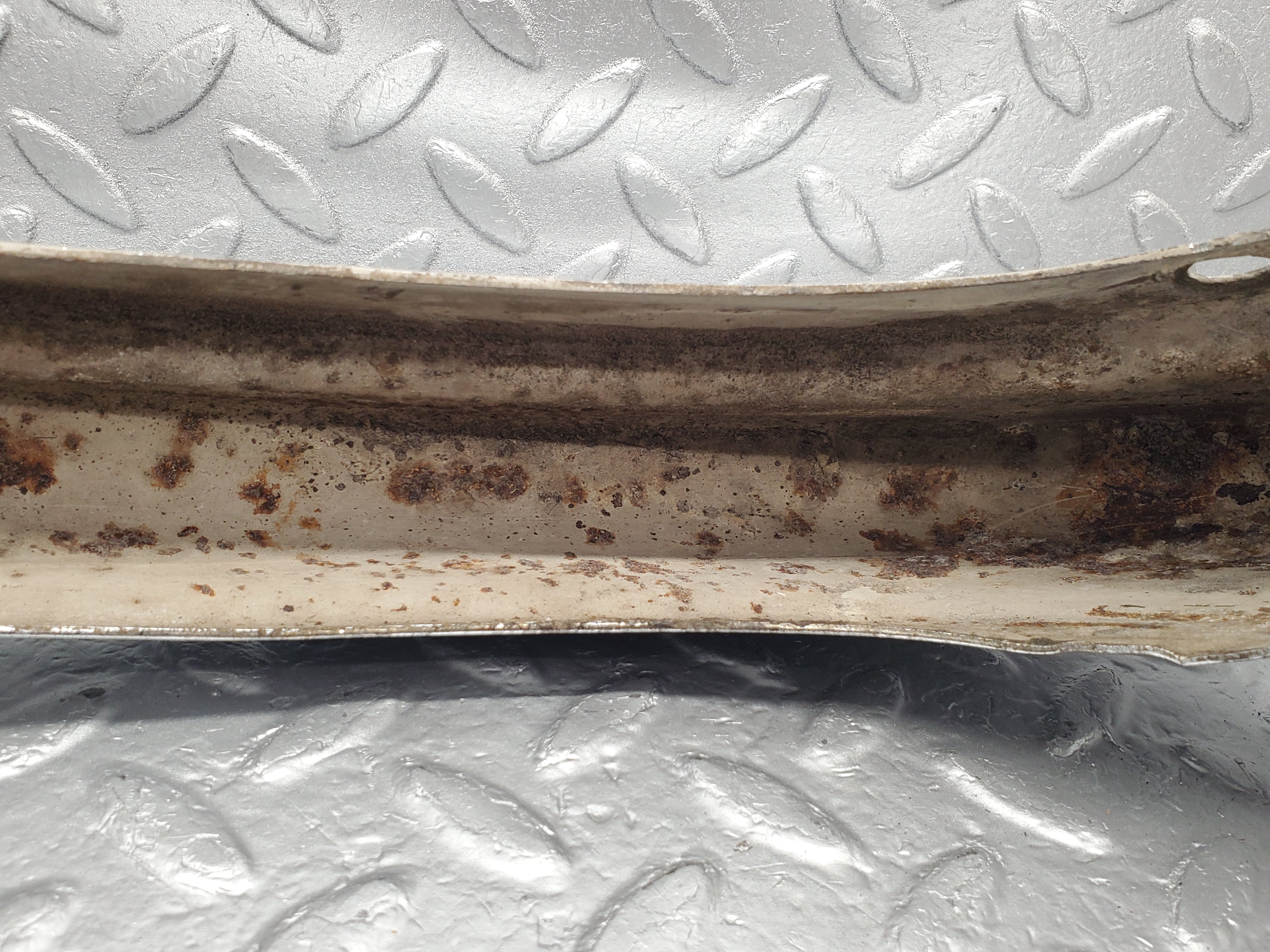 1825 Mercedes-Benz W108 280SE Front Right Upper Bumper Corner