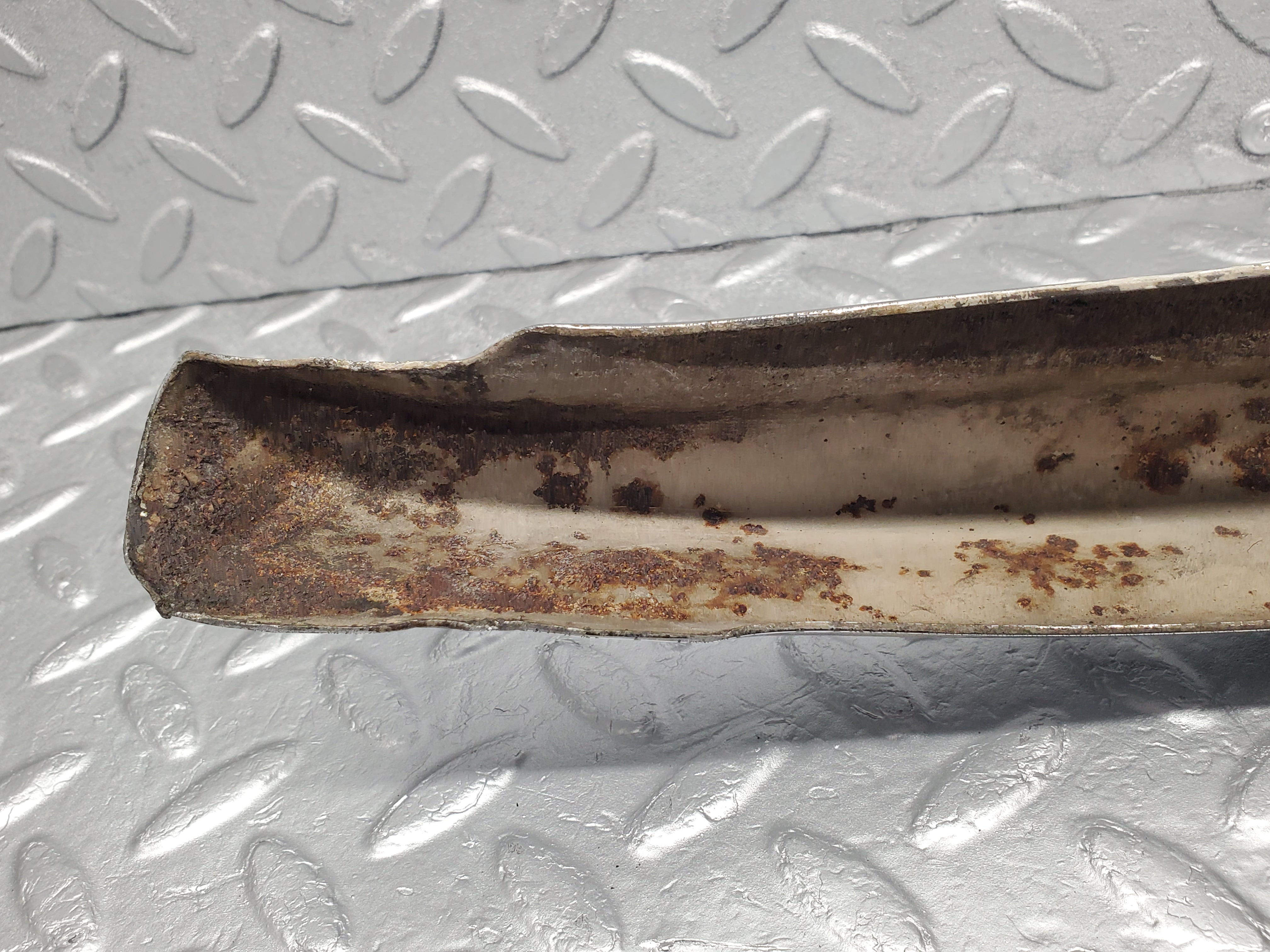 1825 Mercedes-Benz W108 280SE Front Right Upper Bumper Corner