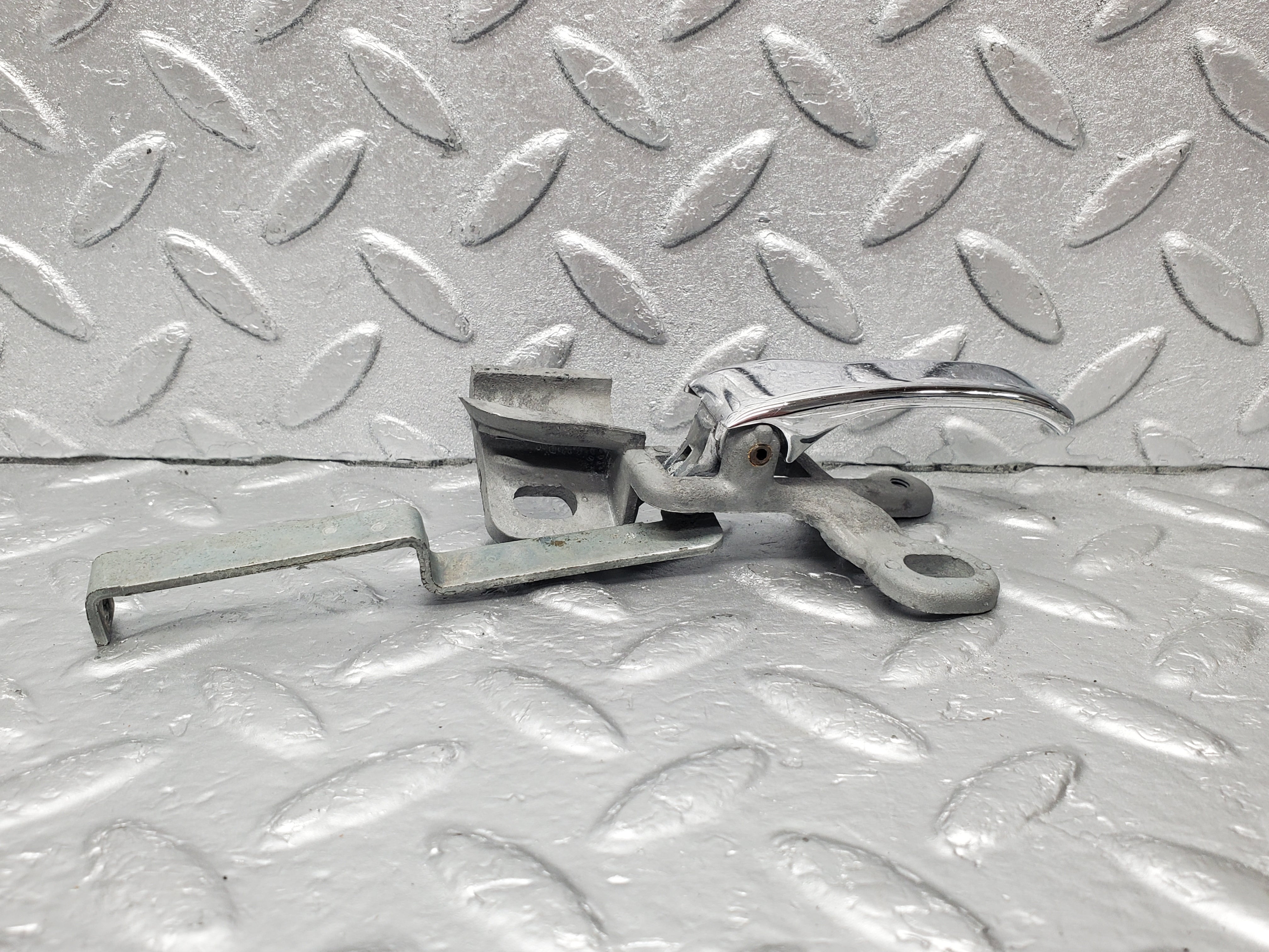 1831 Mercedes-Benz W108 280SE Chrome Door Handle Opener Left 1157660119