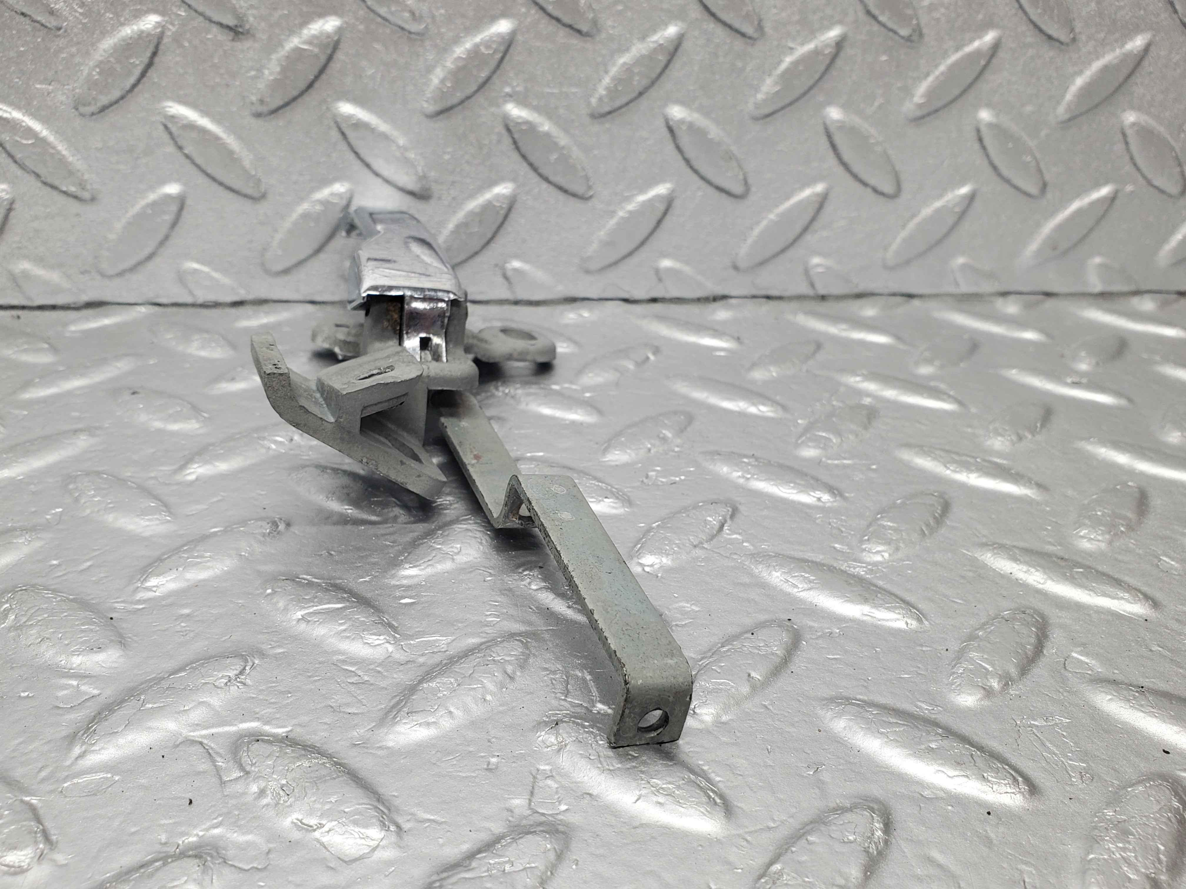 1831 Mercedes-Benz W108 280SE Chrome Door Handle Opener Left 1157660119