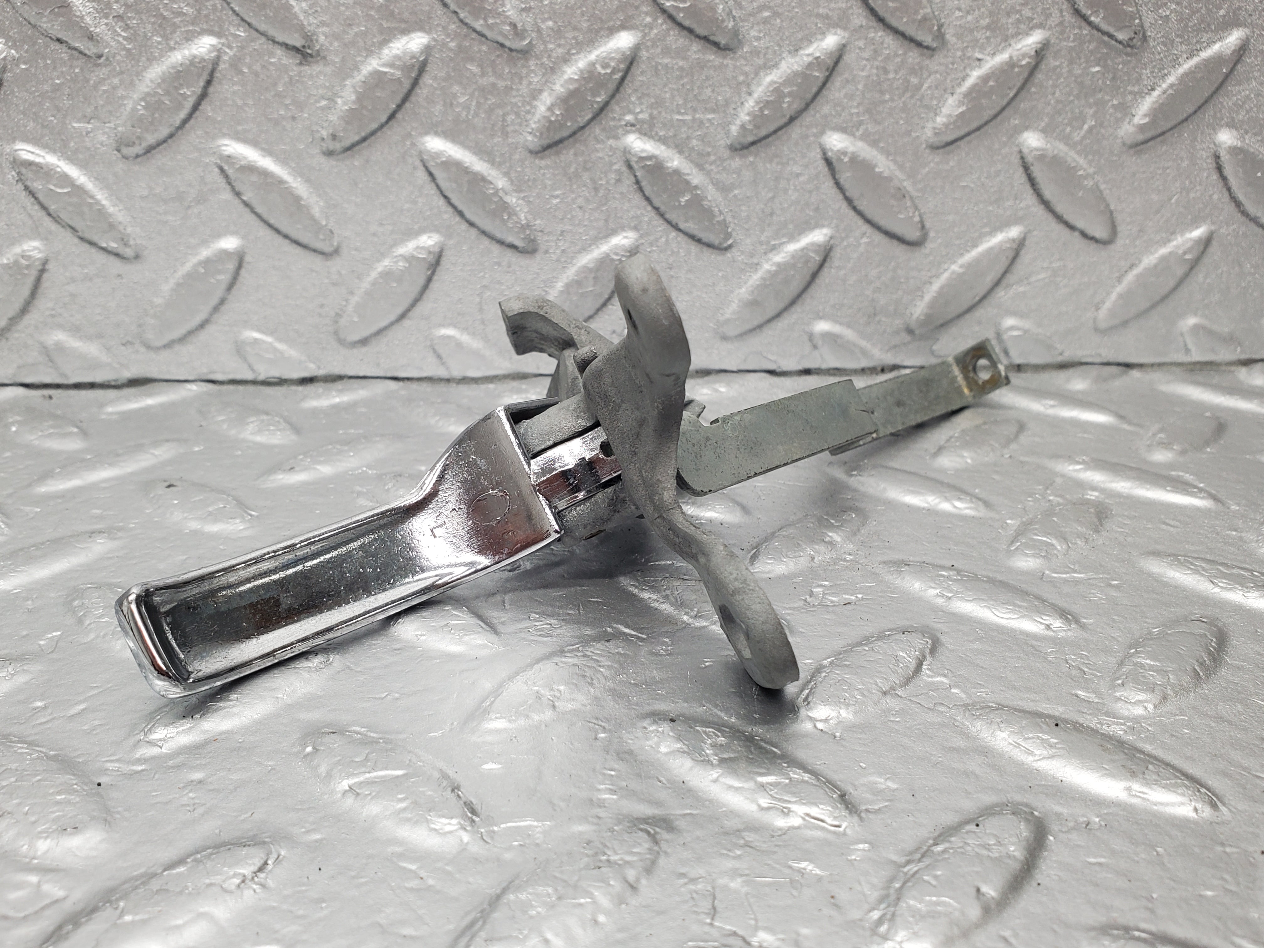 1831 Mercedes-Benz W108 280SE Chrome Door Handle Opener Left 1157660119