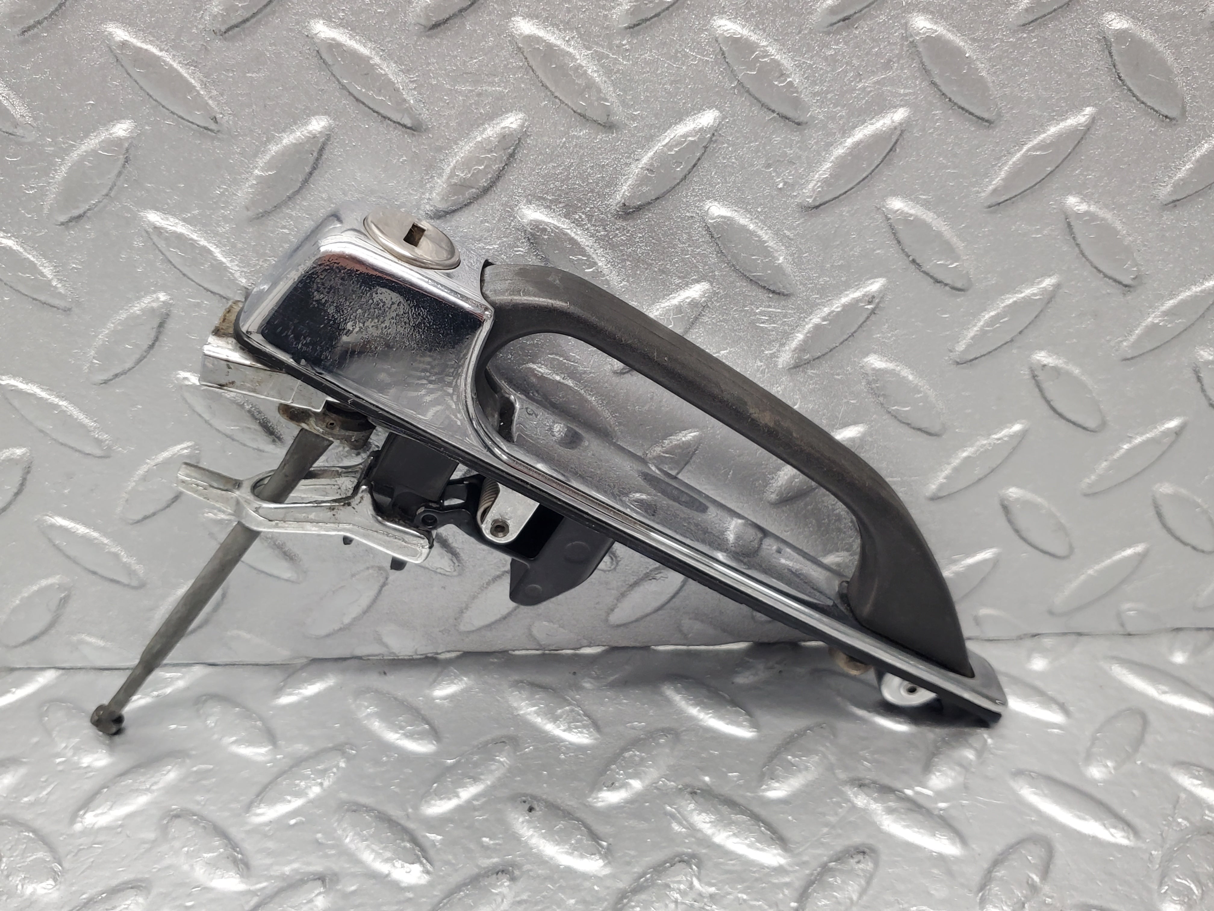 1845 Mercedes-Benz W123 230E Front Exterior Door Handle No Key