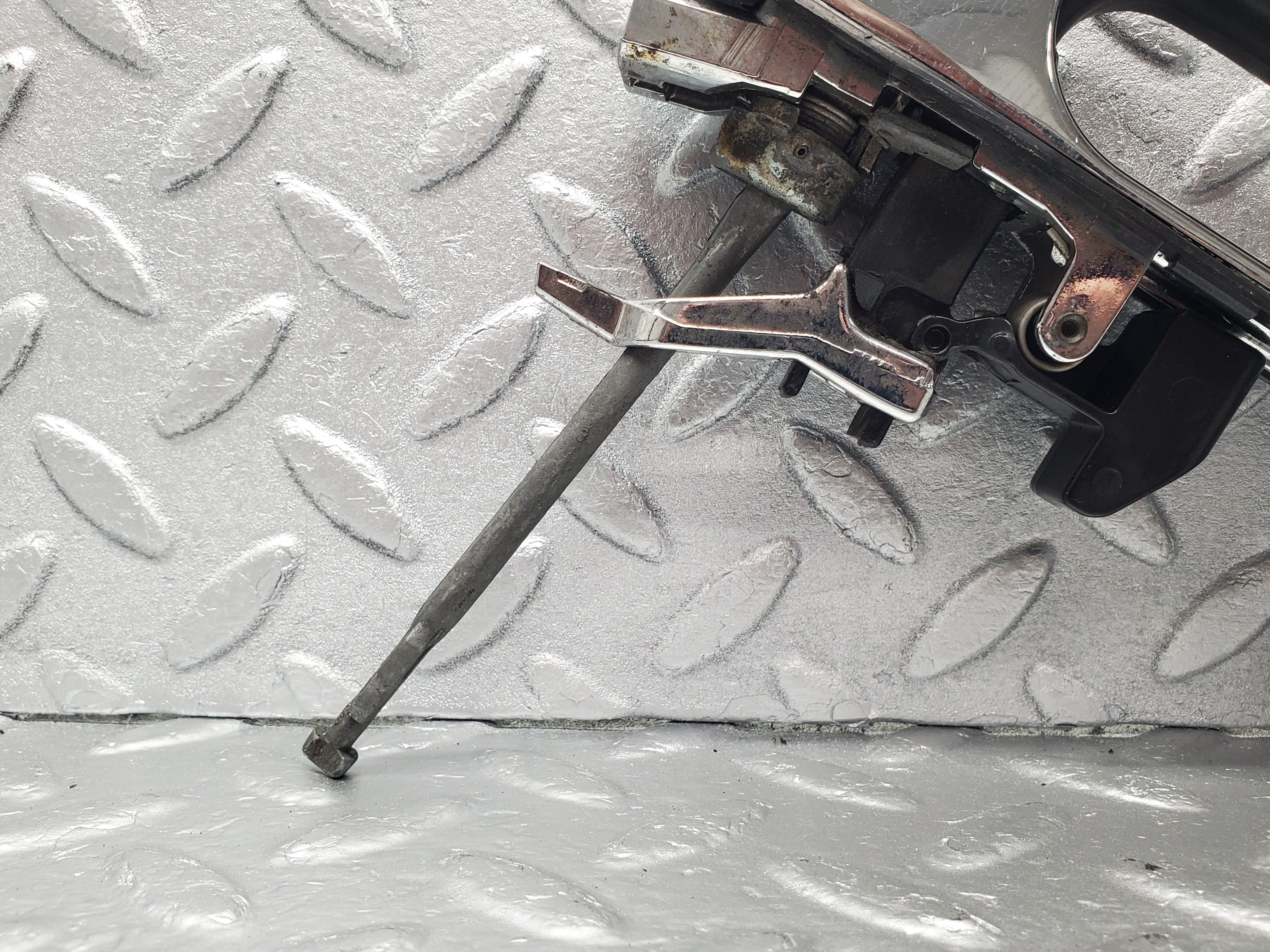 1845 Mercedes-Benz W123 230E Front Exterior Door Handle No Key