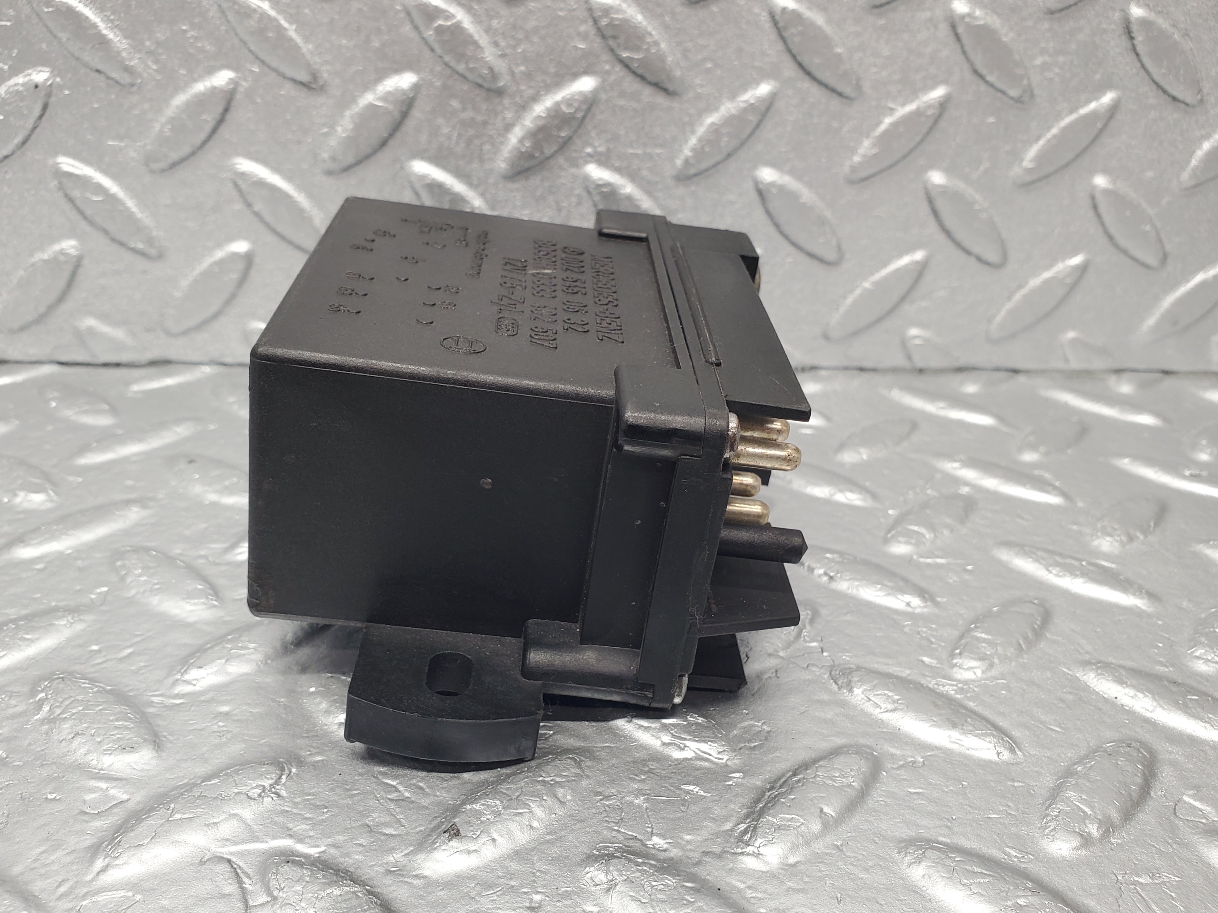 1848 Mercedes-Benz W123 300D Glow Plug Relay Bosch 0025450632