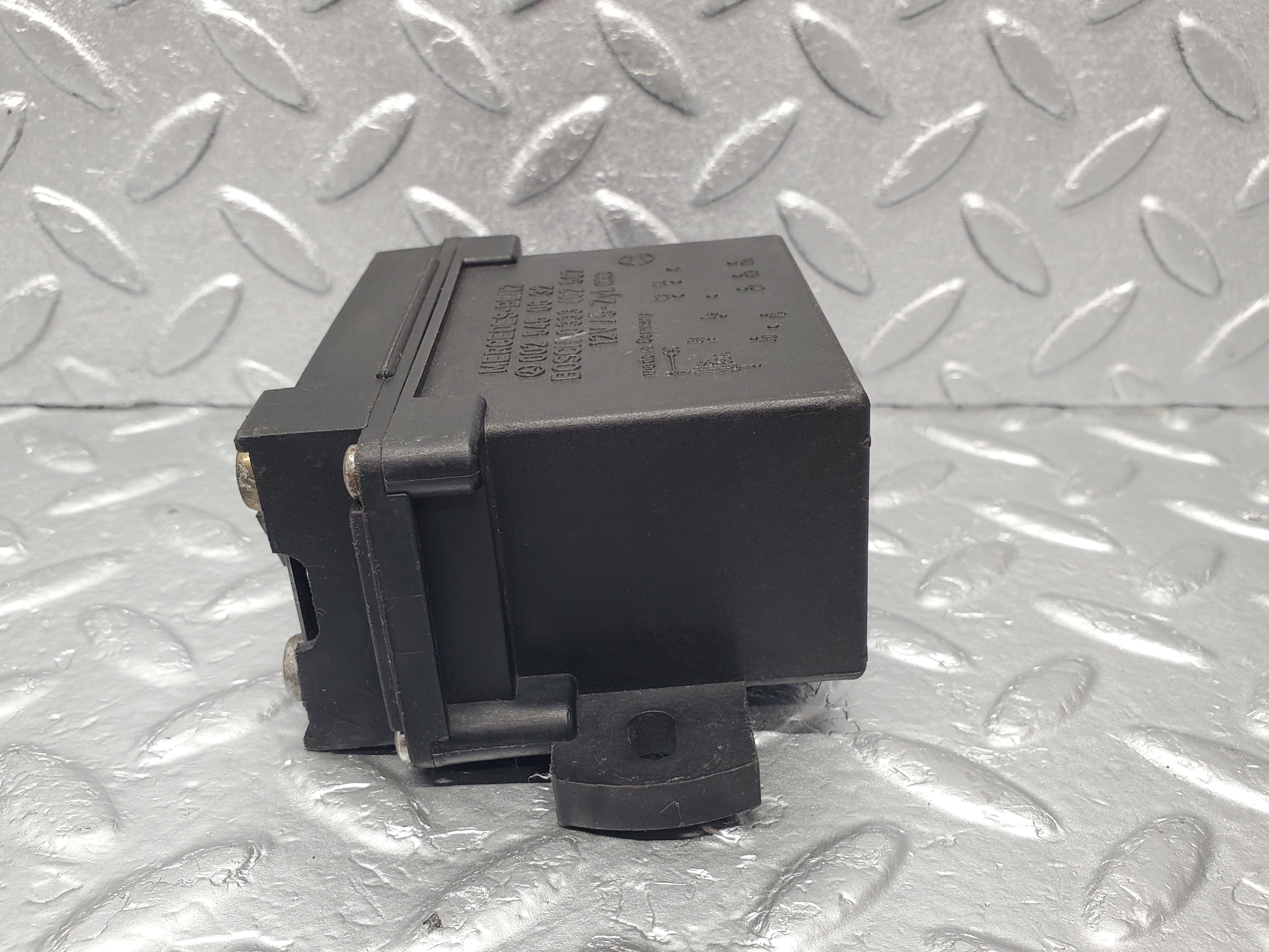 1848 Mercedes-Benz W123 300D Glow Plug Relay Bosch 0025450632