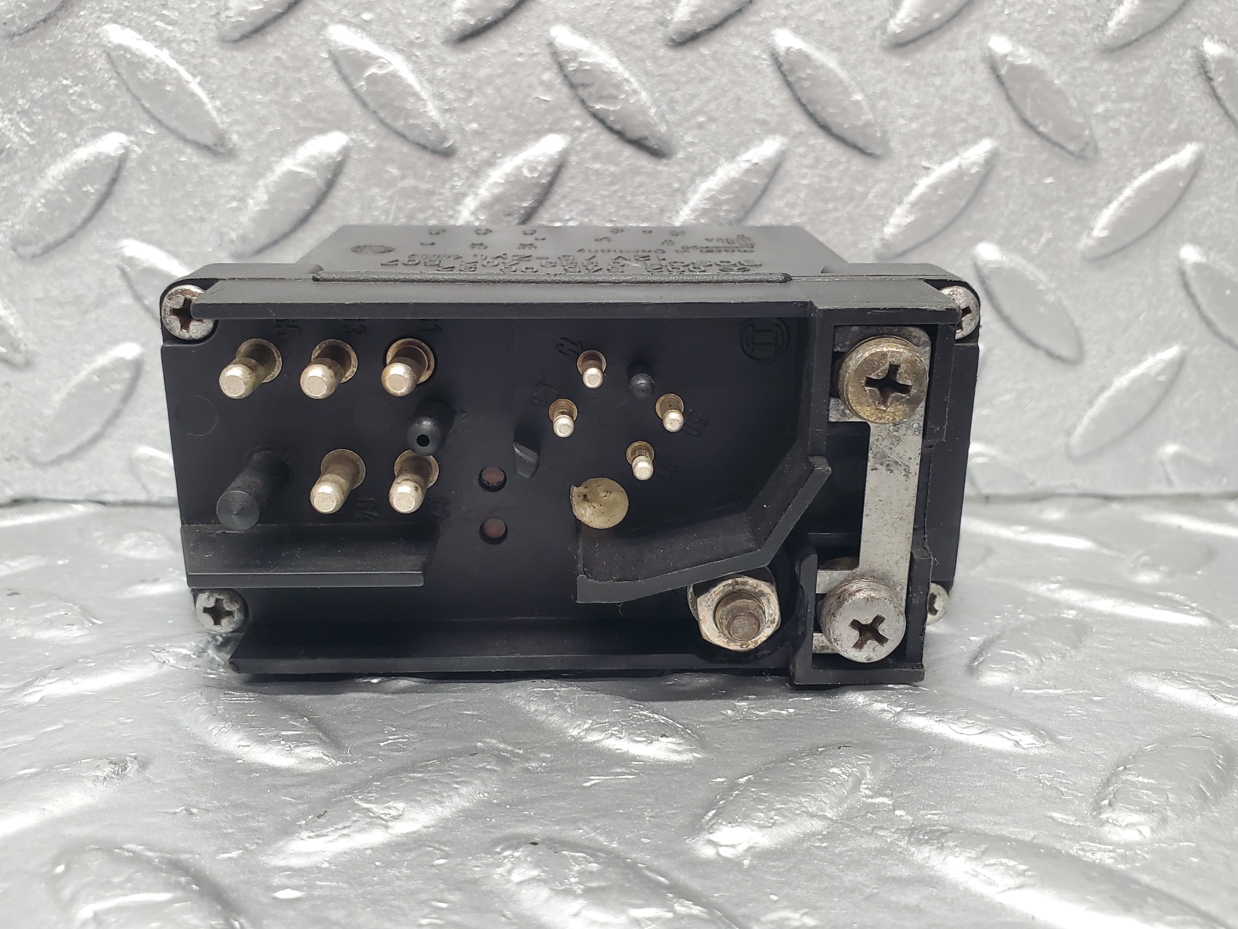 1848 Mercedes-Benz W123 300D Glow Plug Relay Bosch 0025450632