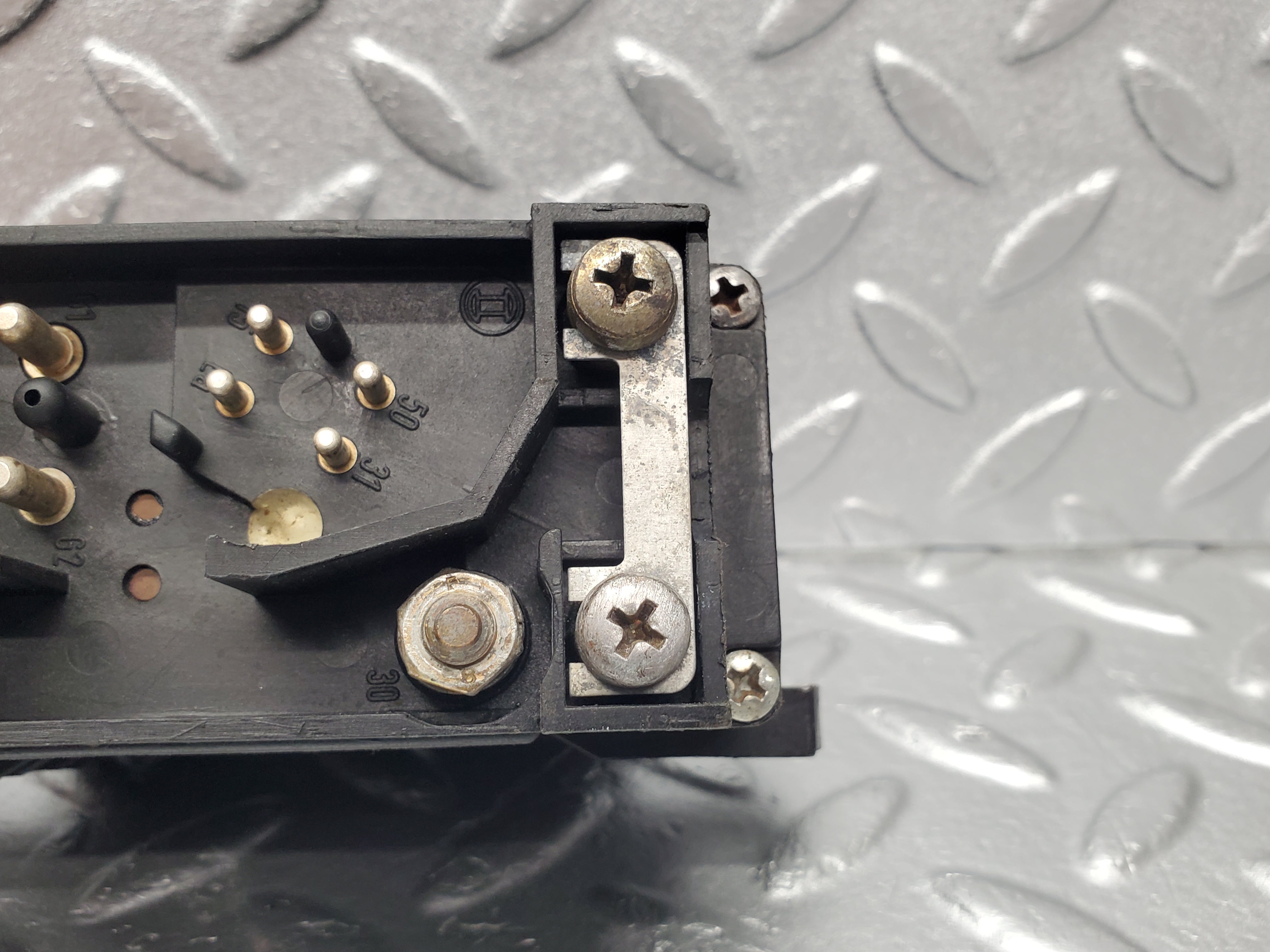 1848 Mercedes-Benz W123 300D Glow Plug Relay Bosch 0025450632