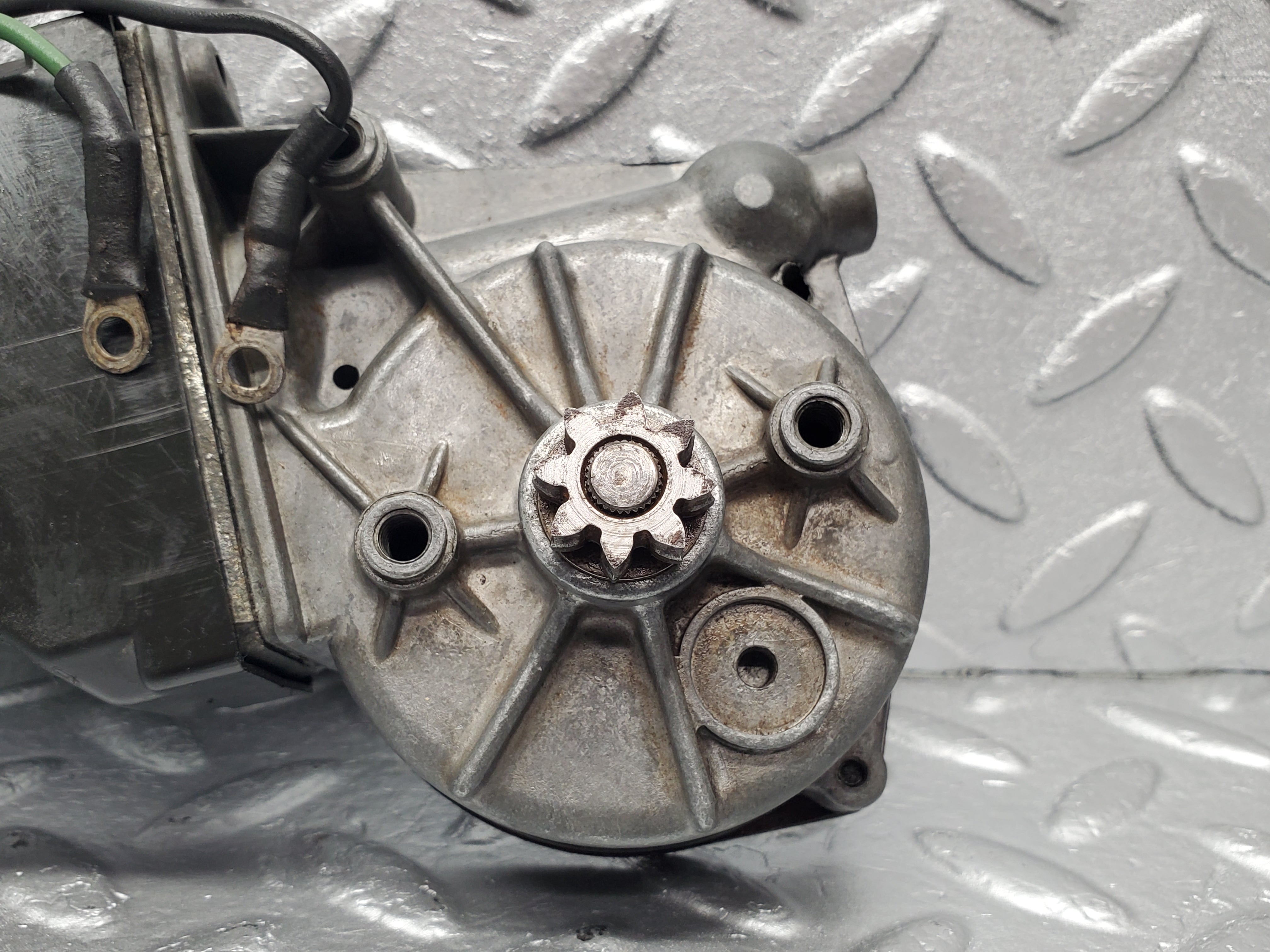 1861 Mercedes-Benz W116 350SE Window Regulator Motor Front Right 0132001102