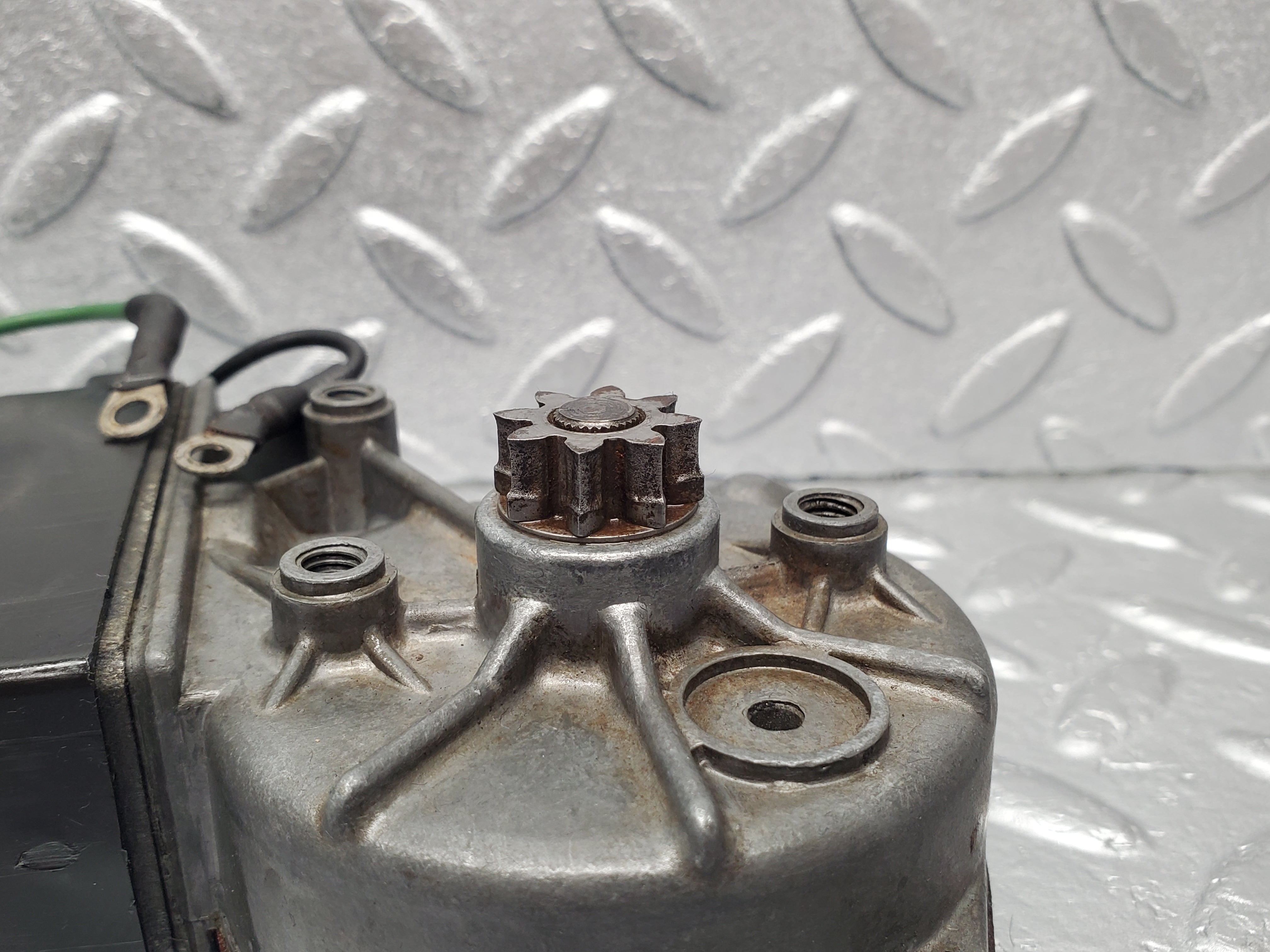 1861 Mercedes-Benz W116 350SE Window Regulator Motor Front Right 0132001102