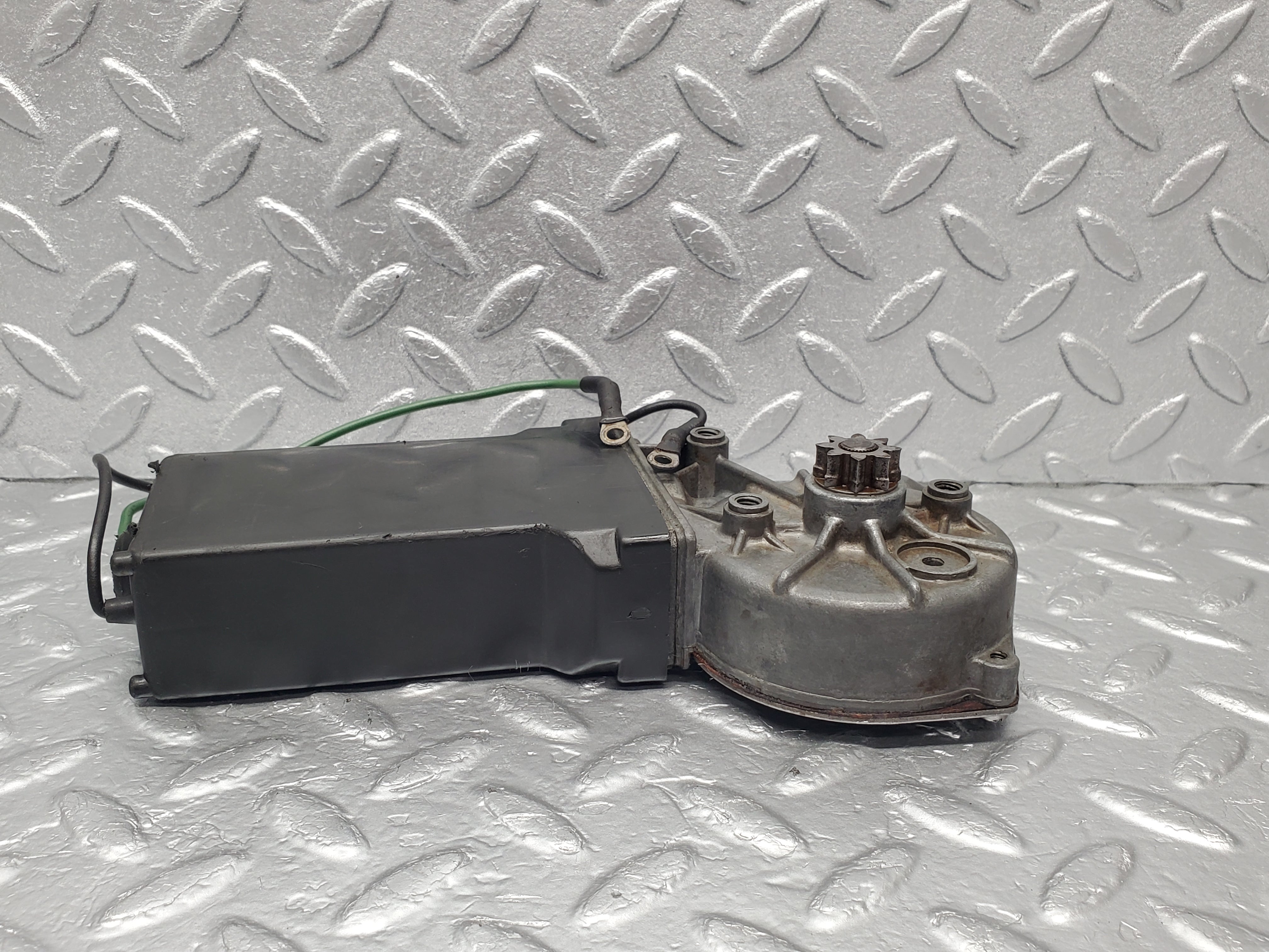 1861 Mercedes-Benz W116 350SE Window Regulator Motor Front Right 0132001102