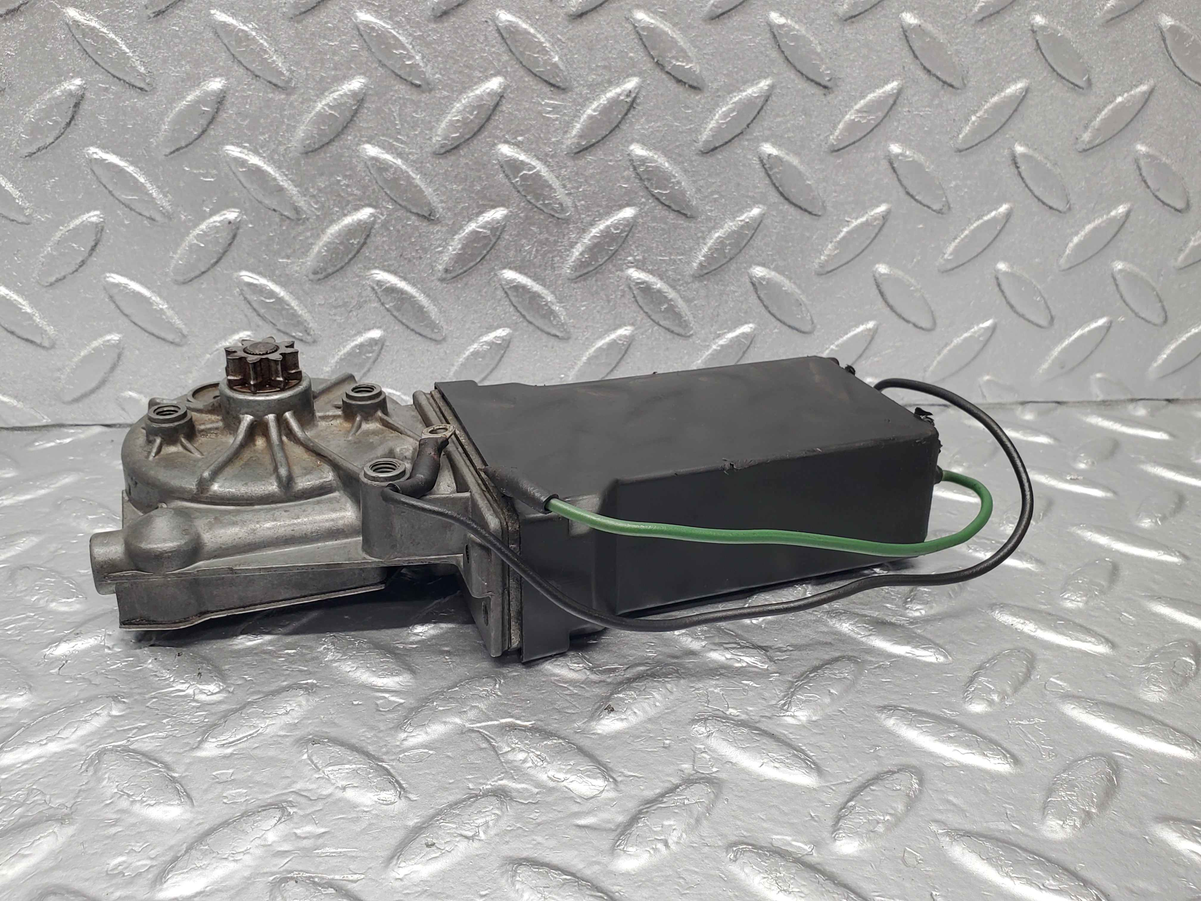 1861 Mercedes-Benz W116 350SE Window Regulator Motor Front Right 0132001102