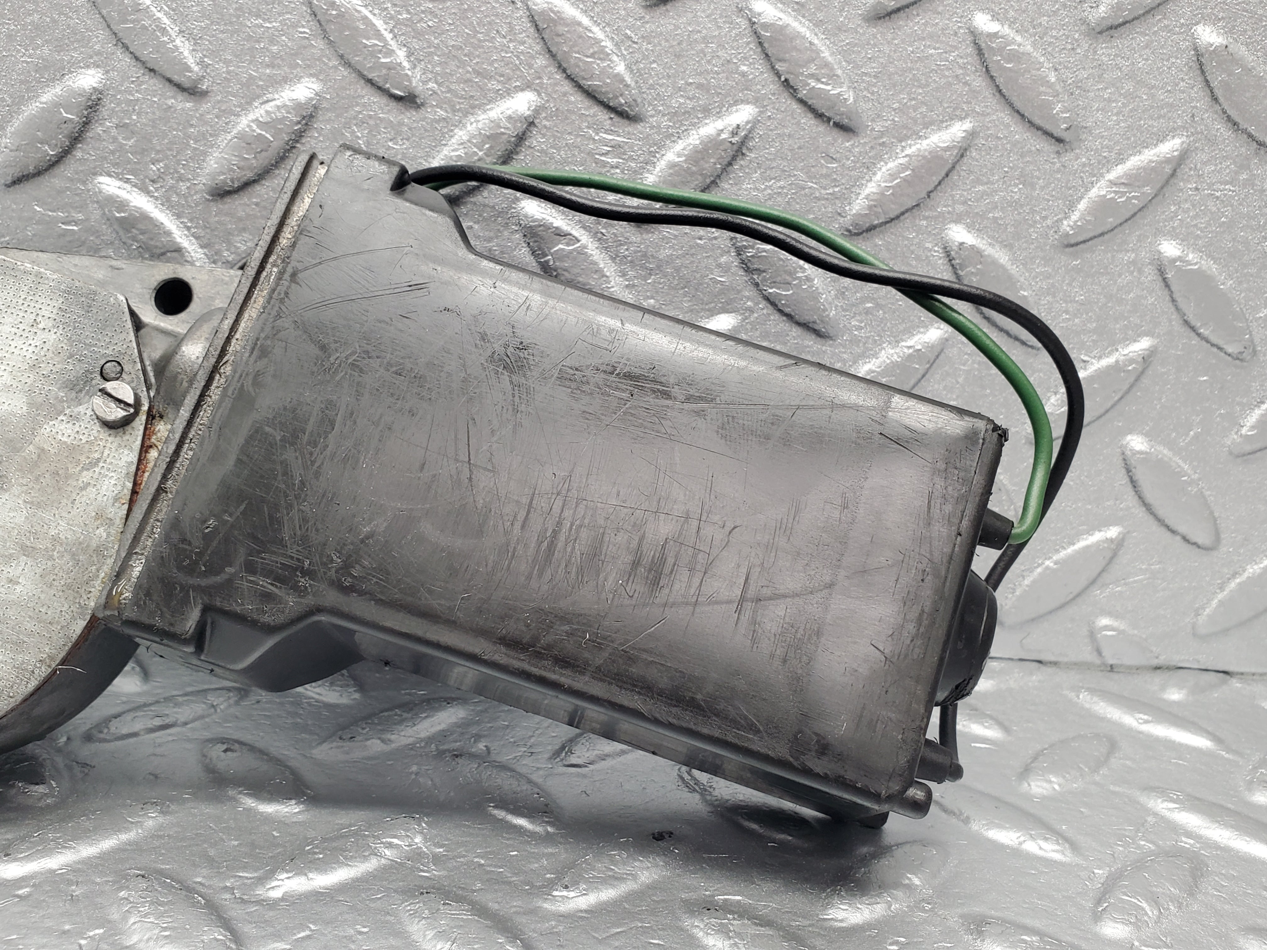 1861 Mercedes-Benz W116 350SE Window Regulator Motor Front Right 0132001102