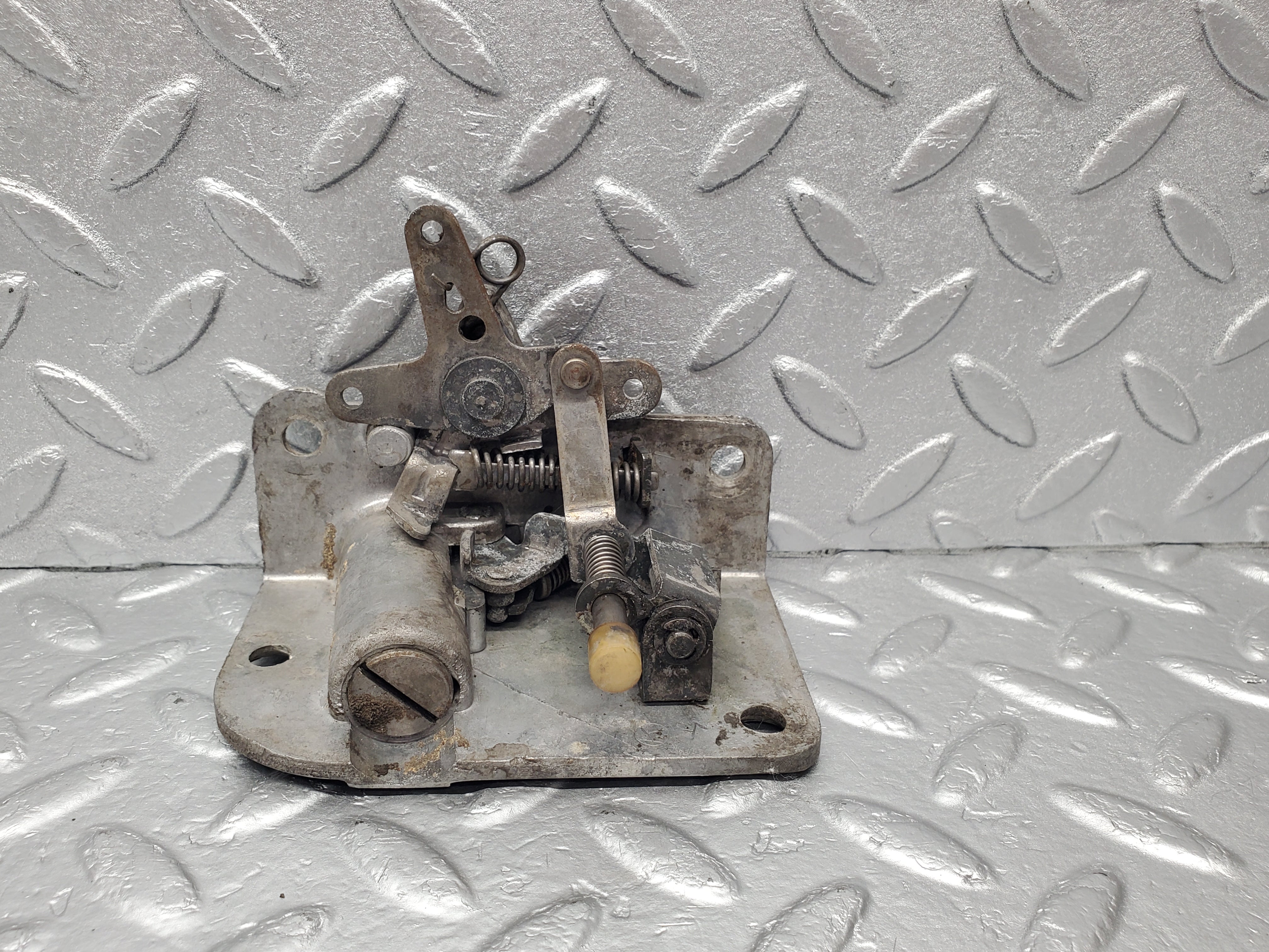 1864 Mercedes-Benz W120 Ponton Door Lock Mechanism Right Side