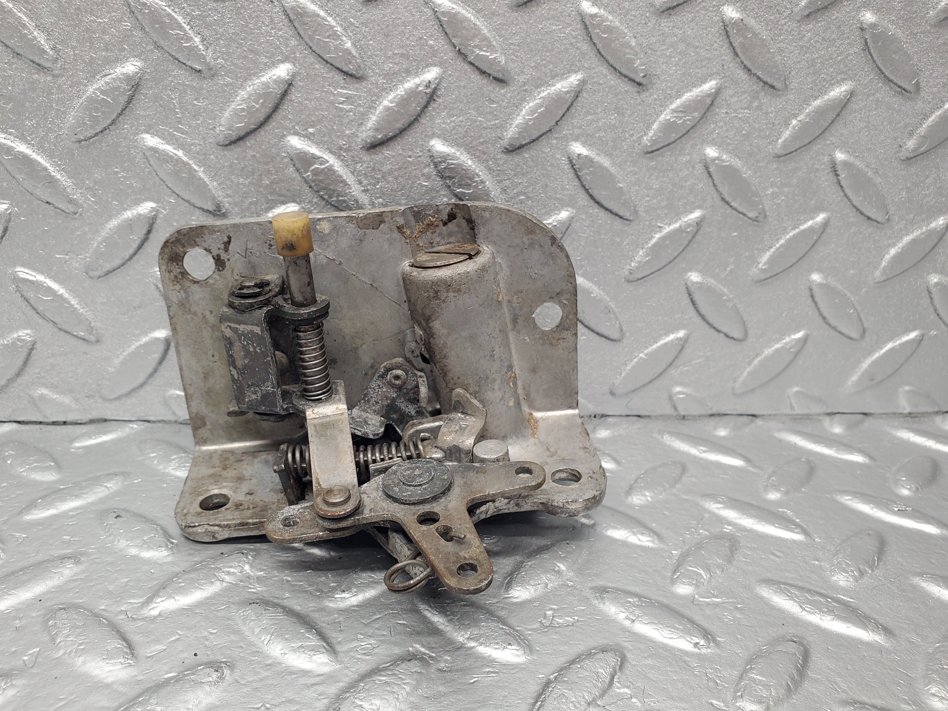 1864 Mercedes-Benz W120 Ponton Door Lock Mechanism Right Side