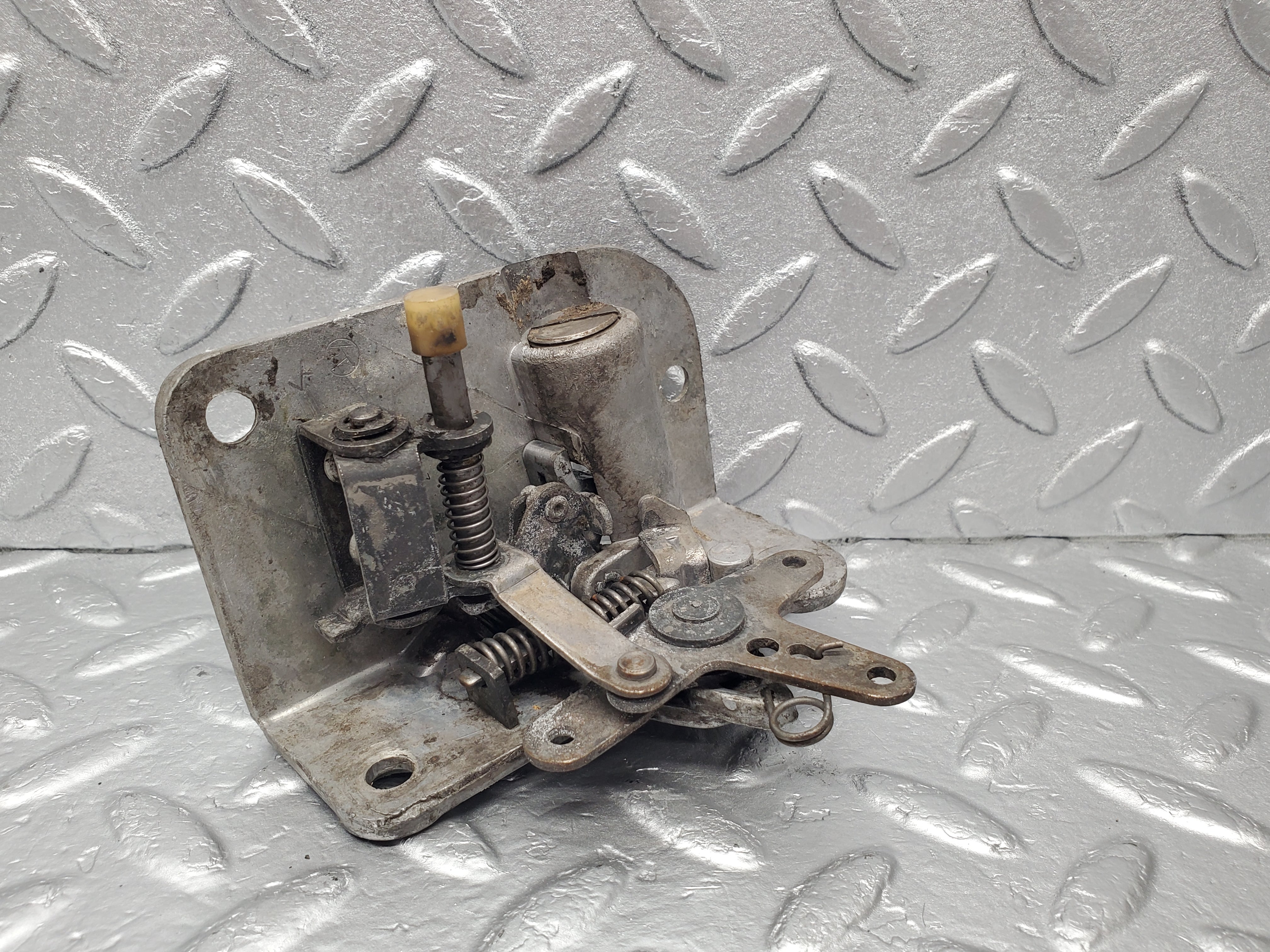 1864 Mercedes-Benz W120 Ponton Door Lock Mechanism Right Side