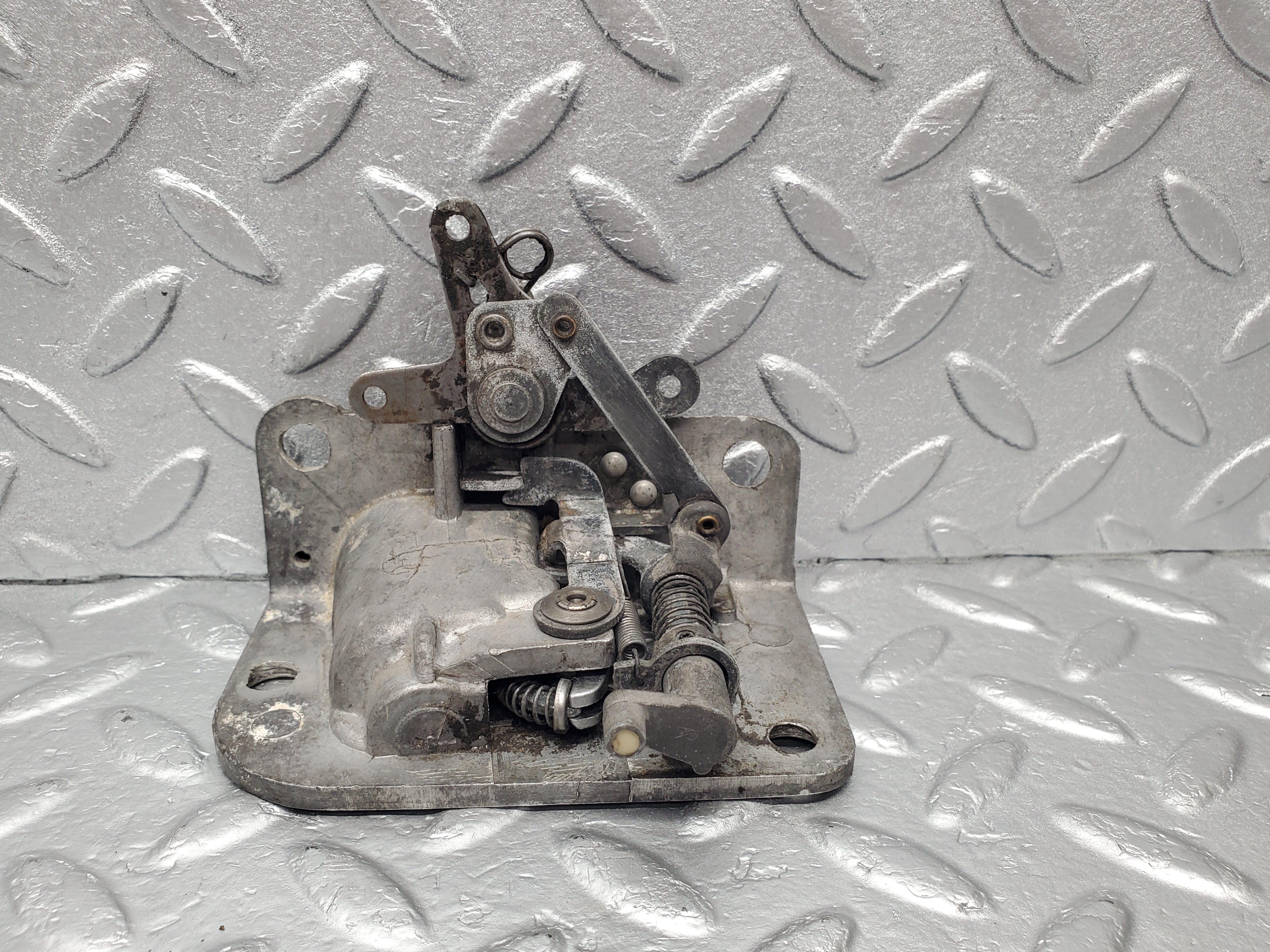 1865 Mercedes-Benz W120 Ponton Door Lock Mechanism Right Side