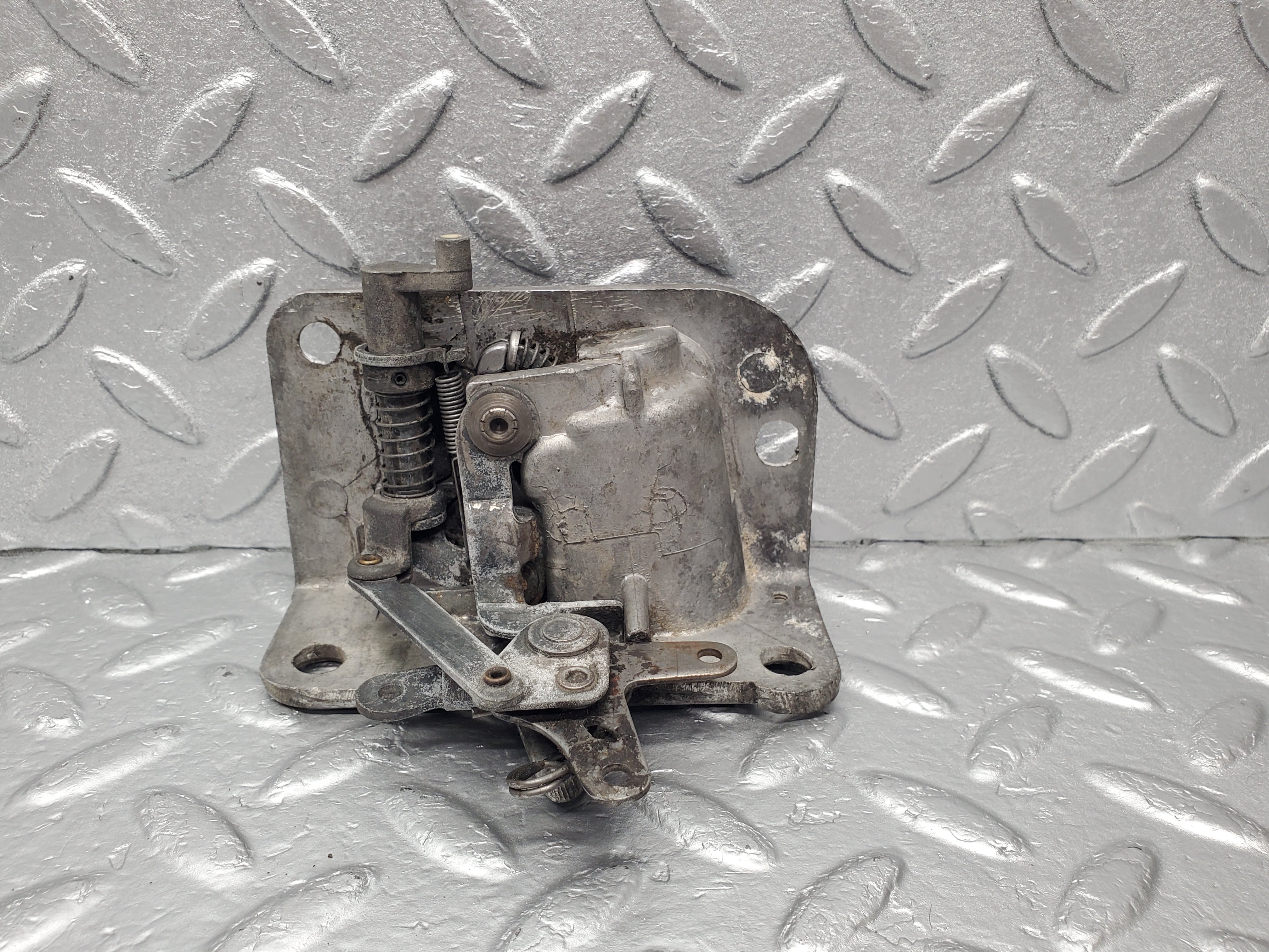 1865 Mercedes-Benz W120 Ponton Door Lock Mechanism Right Side