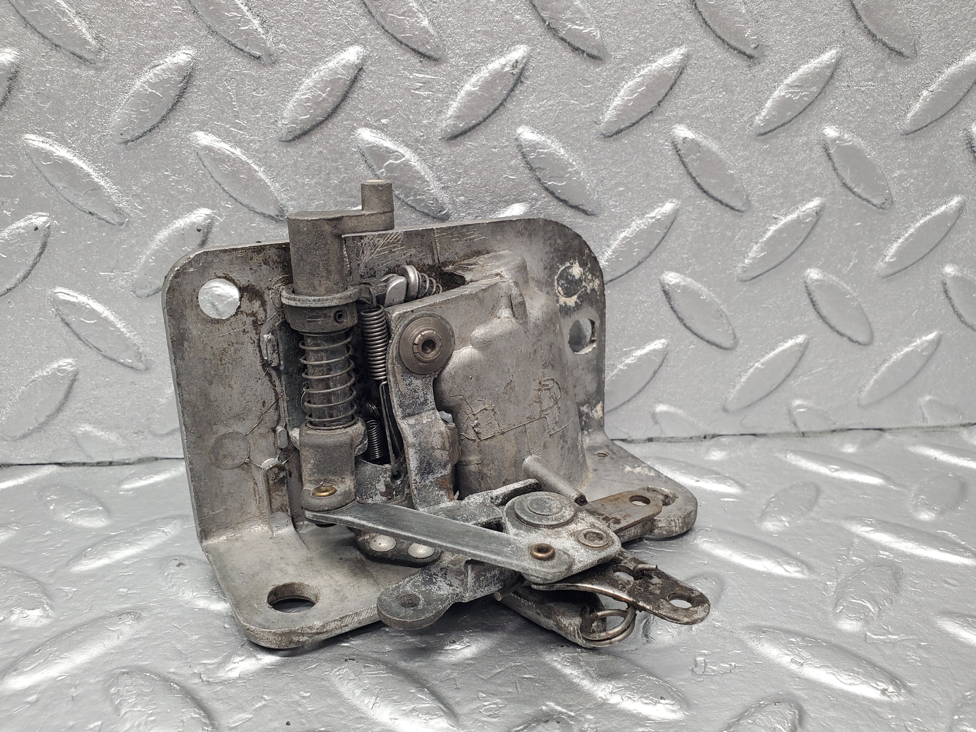 1865 Mercedes-Benz W120 Ponton Door Lock Mechanism Right Side