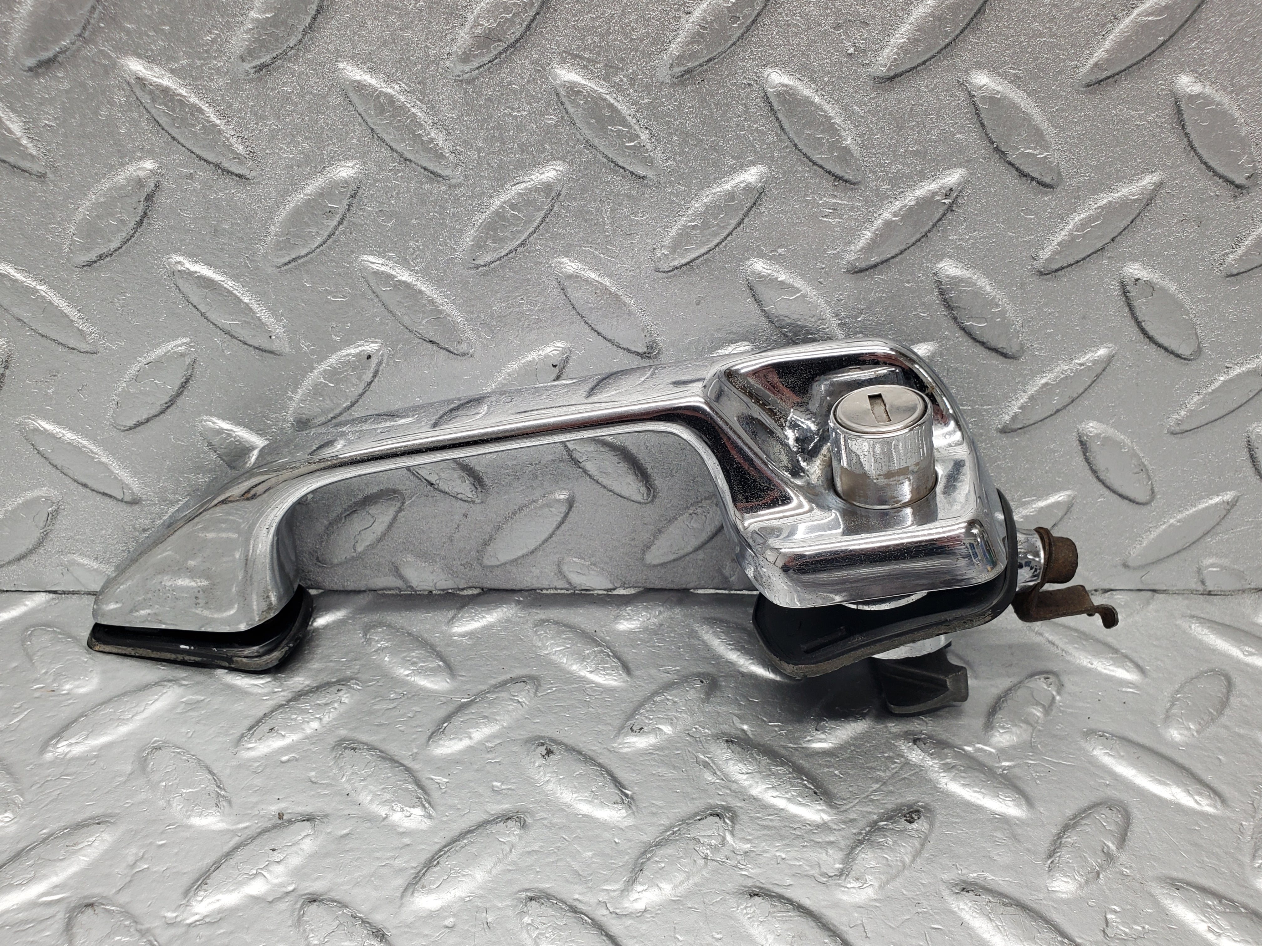 1873 Mercedes-Benz W108 280SE Exterior Door Handle Front Left No Key 1087661301