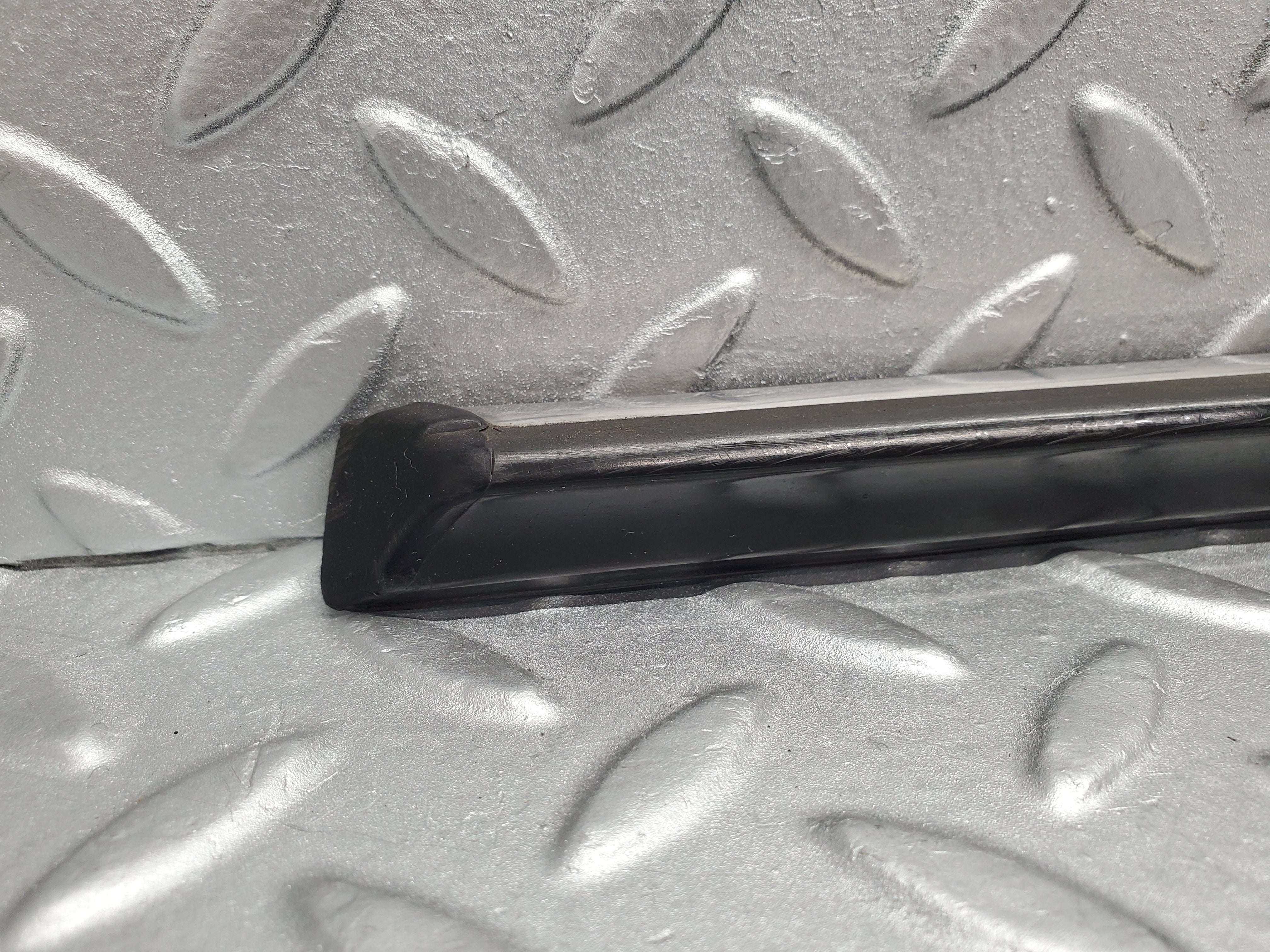 1890 Mercedes-Benz C123 230CE Coupe Left Door Centre Moulding Trim