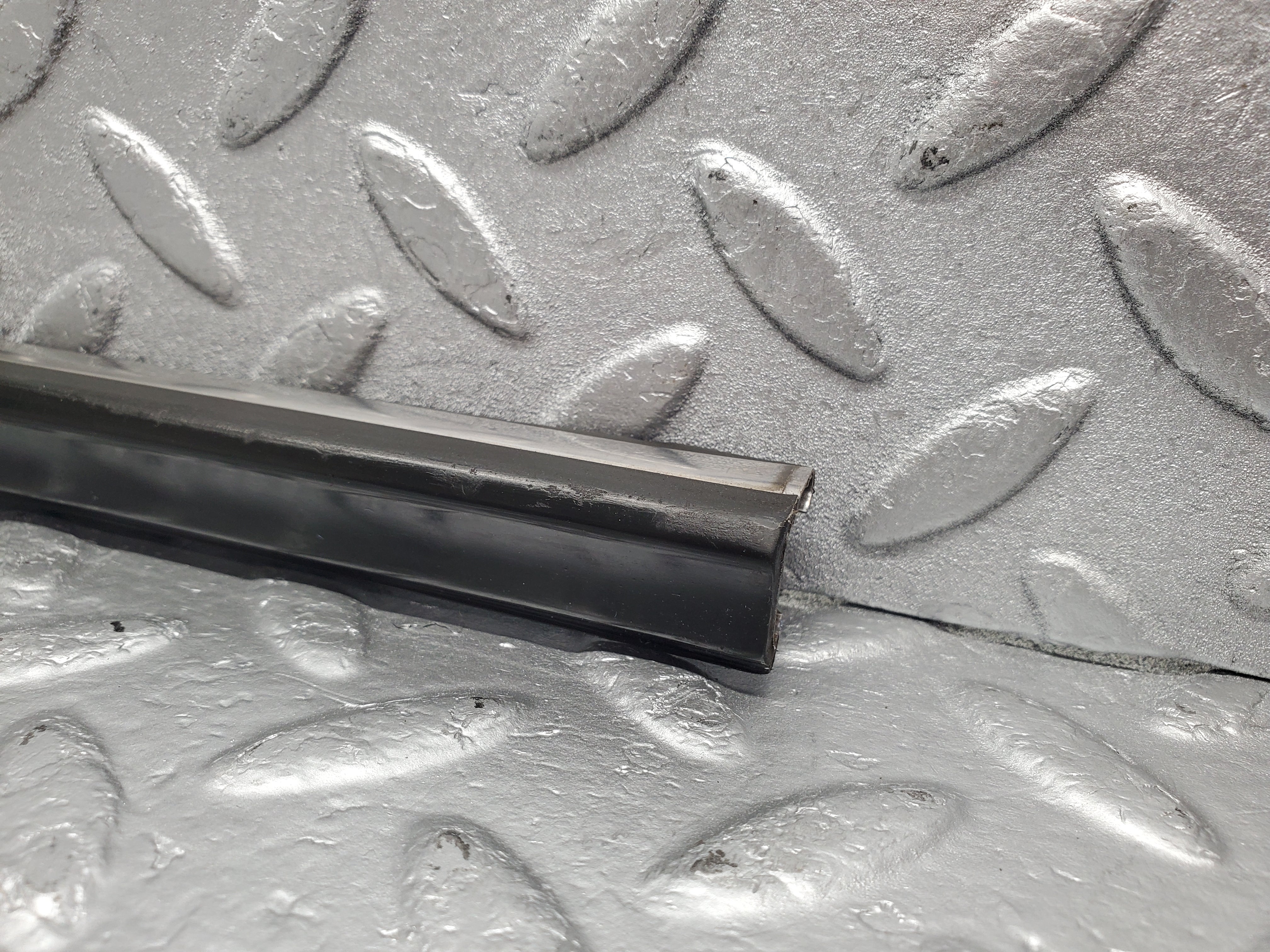 1890 Mercedes-Benz C123 230CE Coupe Left Door Centre Moulding Trim