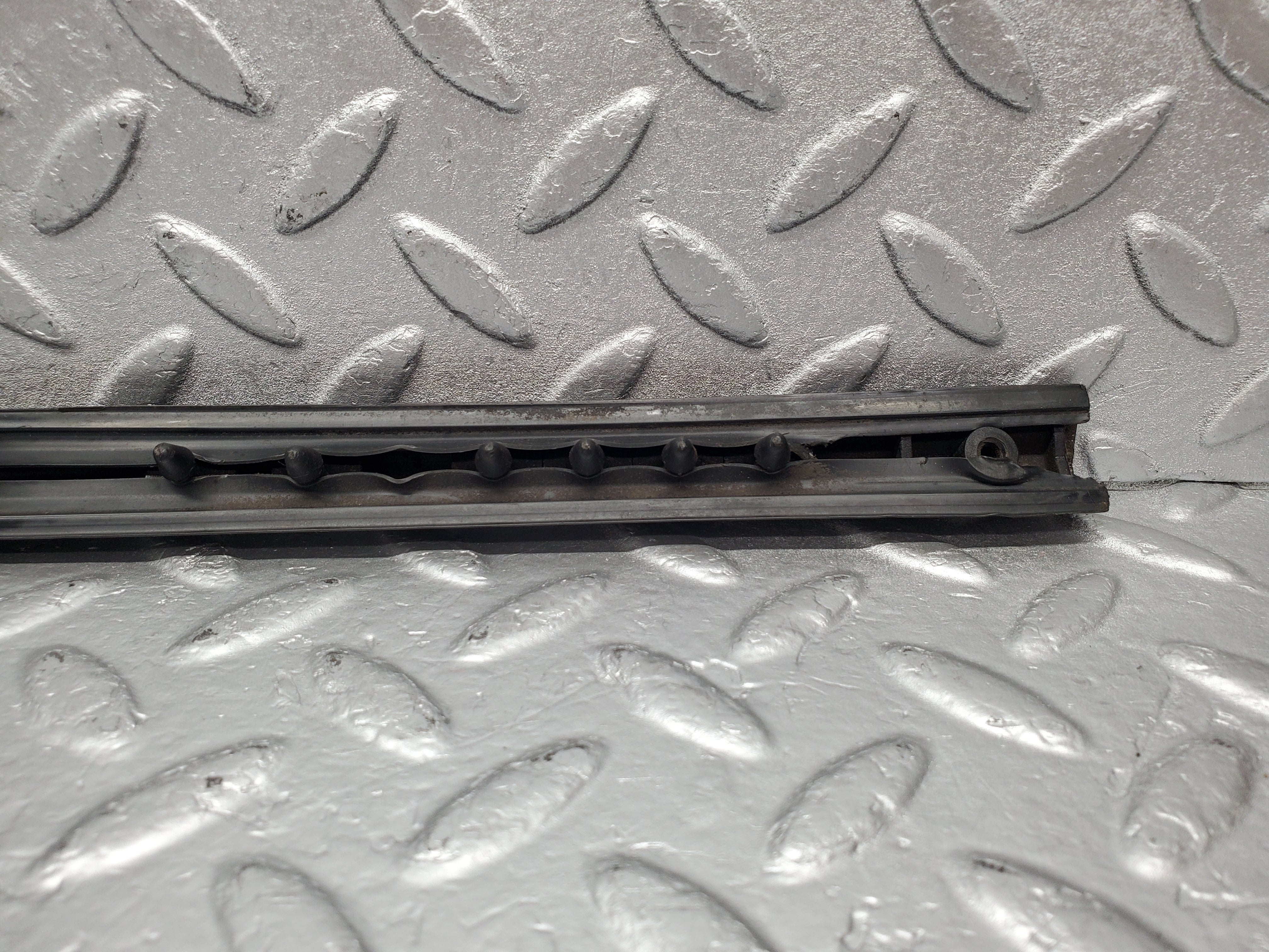 1890 Mercedes-Benz C123 230CE Coupe Left Door Centre Moulding Trim