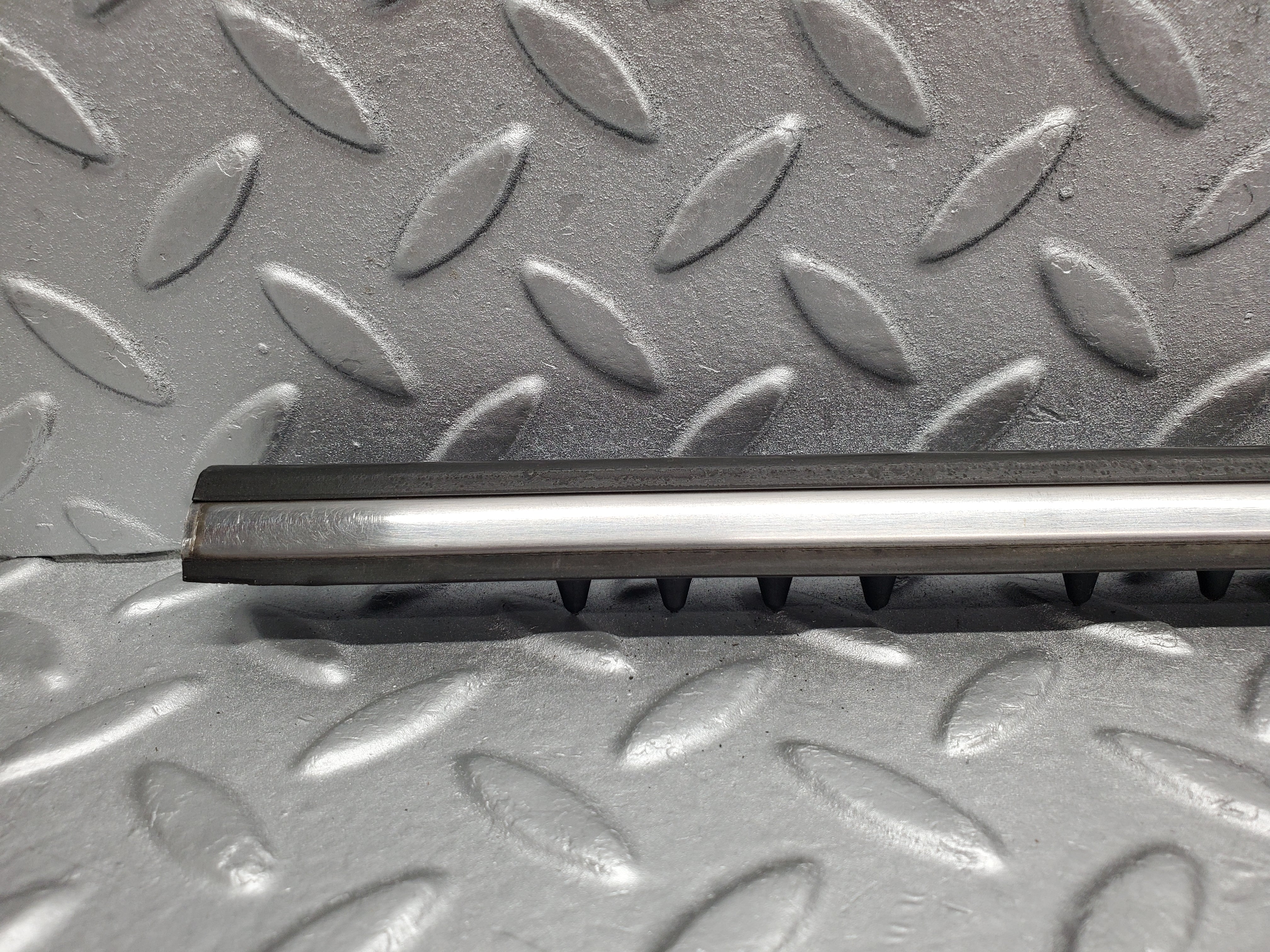 1890 Mercedes-Benz C123 230CE Coupe Left Door Centre Moulding Trim