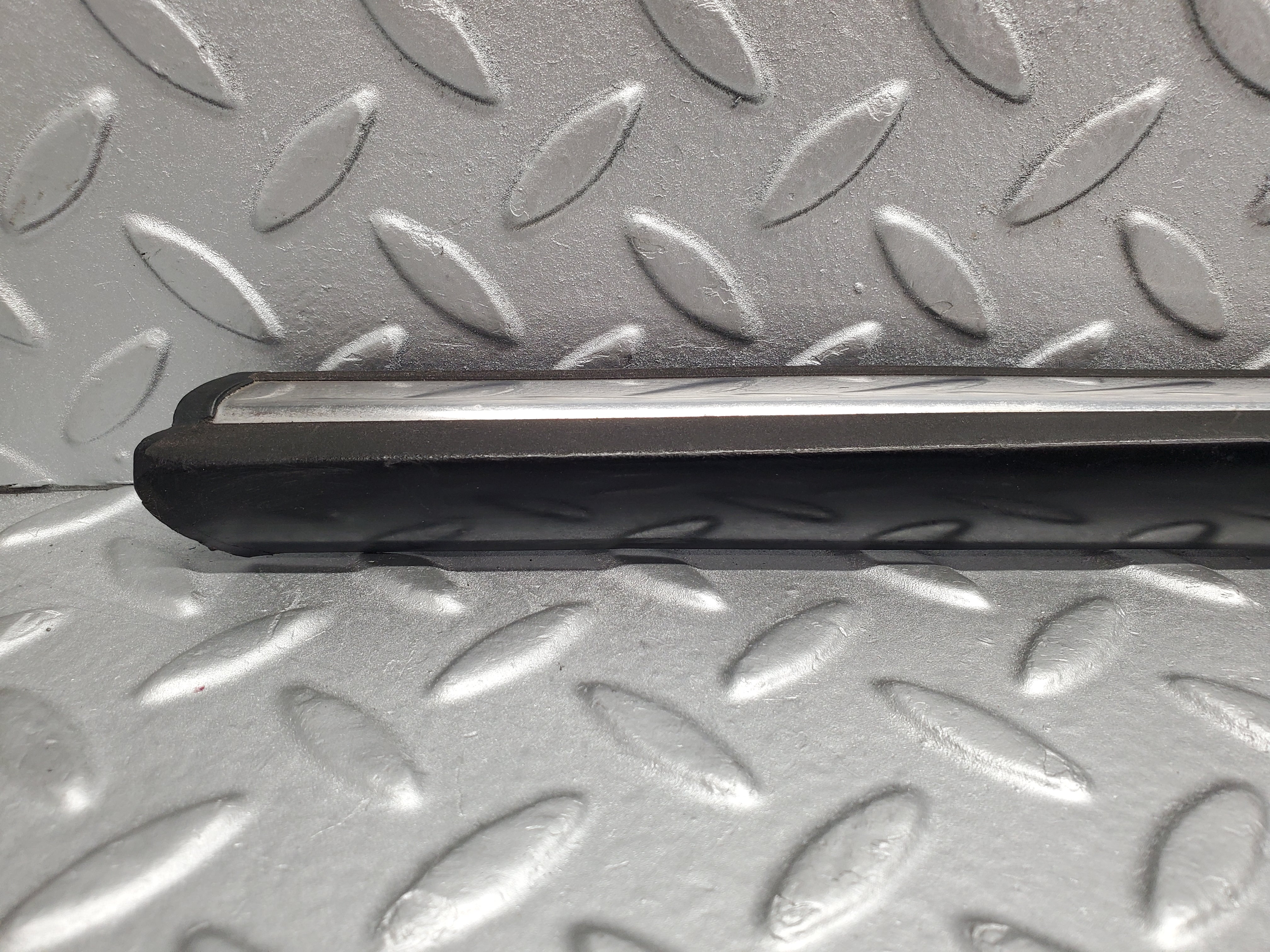 1899 Mercedes-Benz W116 350SE Front Right Door Centre Moulding Trim