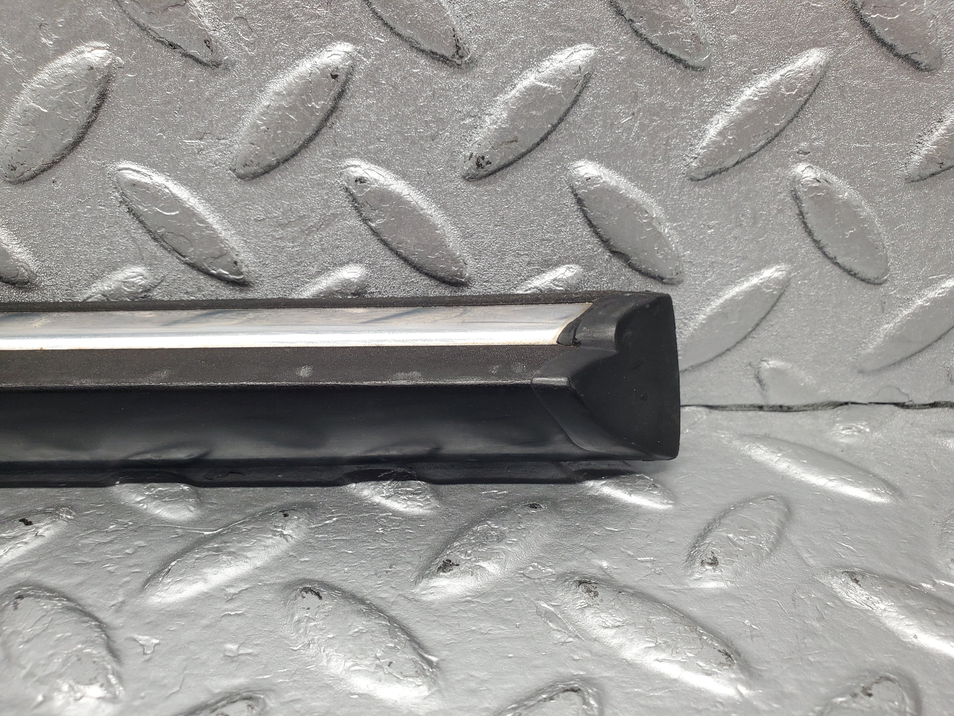 1899 Mercedes-Benz W116 350SE Front Right Door Centre Moulding Trim