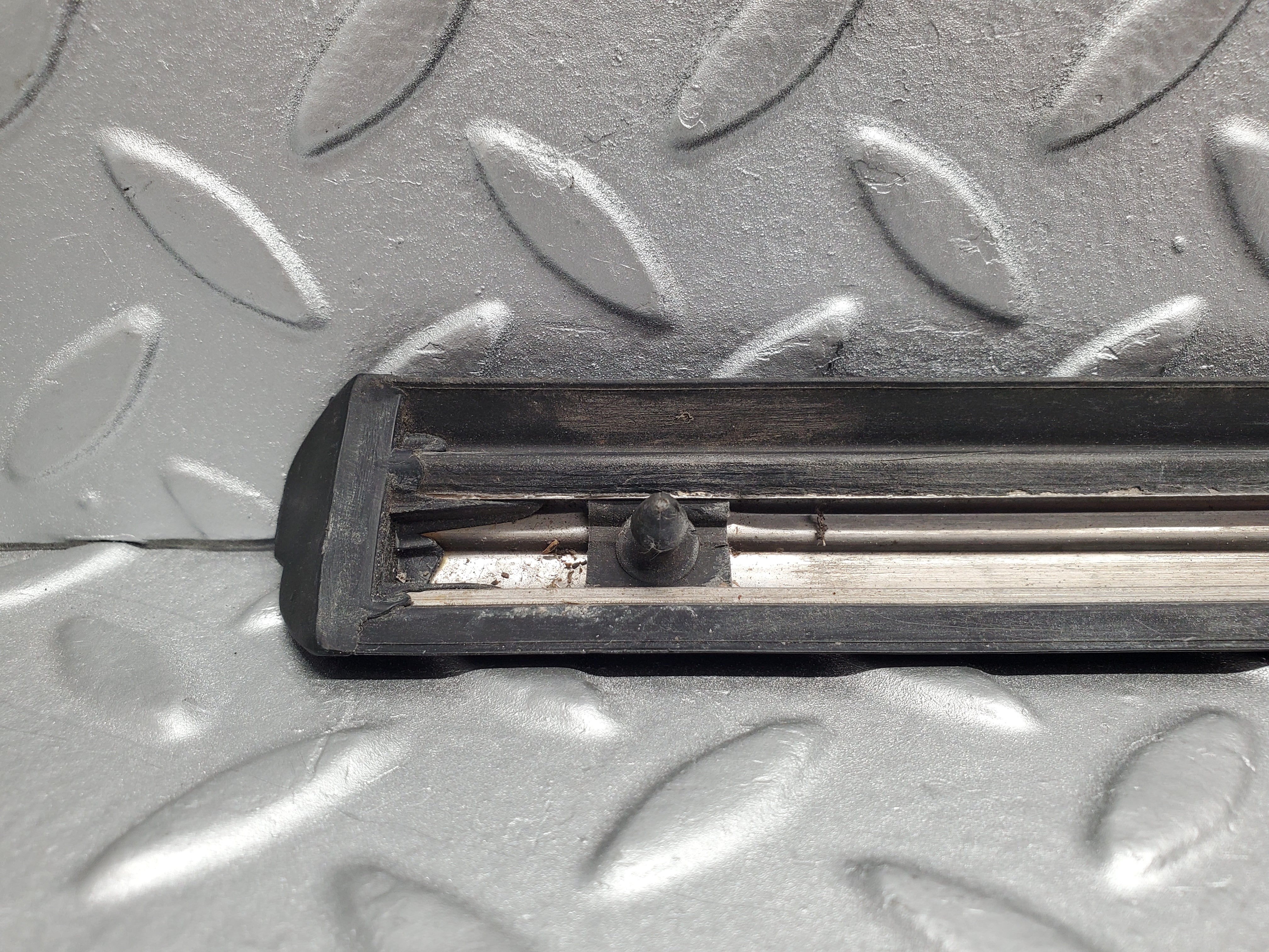 1899 Mercedes-Benz W116 350SE Front Right Door Centre Moulding Trim