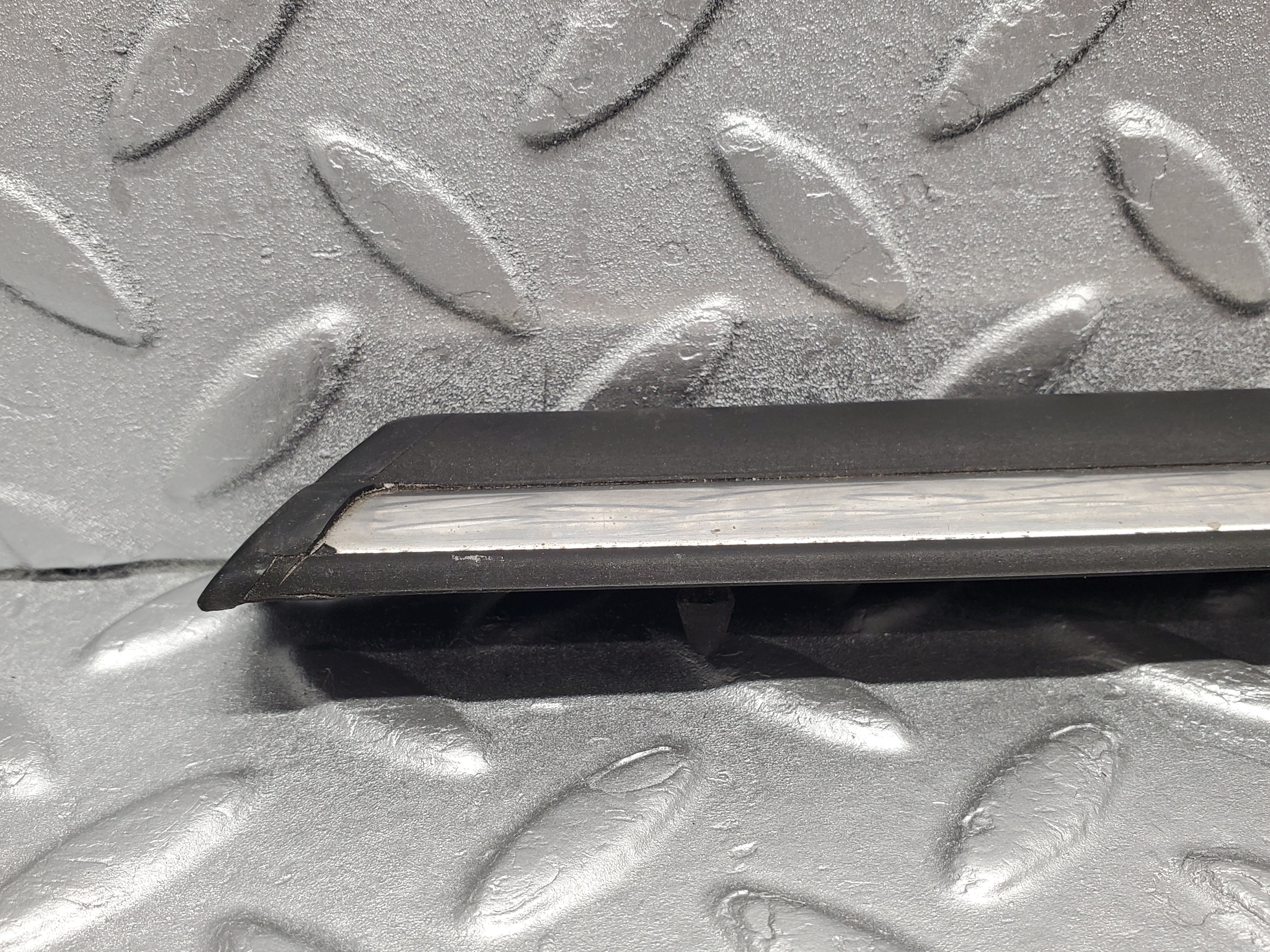 1971 Mercedes-Benz W116 350SE Rear Right Door Centre Moulding Trim